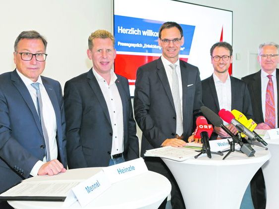Für die Menschen haben AK und Land und Illwerke/VKW ein neues Strompreismodell geschnürt. (Foto: Dietmar Mathis) Für die Menschen haben AK und Land und Illwerke/VKW ein neues Strompreismodell geschnürt. (Foto: Dietmar Mathis)