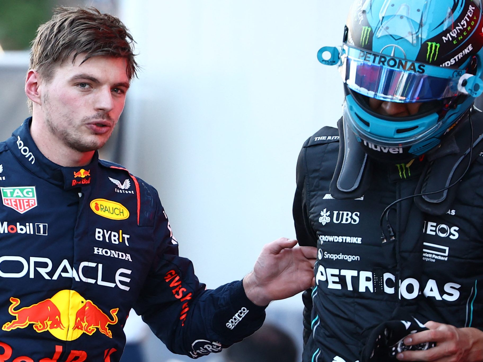 Verstappen (l.) und Russel (r.) hatten sich nach dem Sprintrennen wenig freundliches zu sagen. Verstappen (l.) und Russel (r.) hatten sich nach dem Sprintrennen wenig freundliches zu sagen.