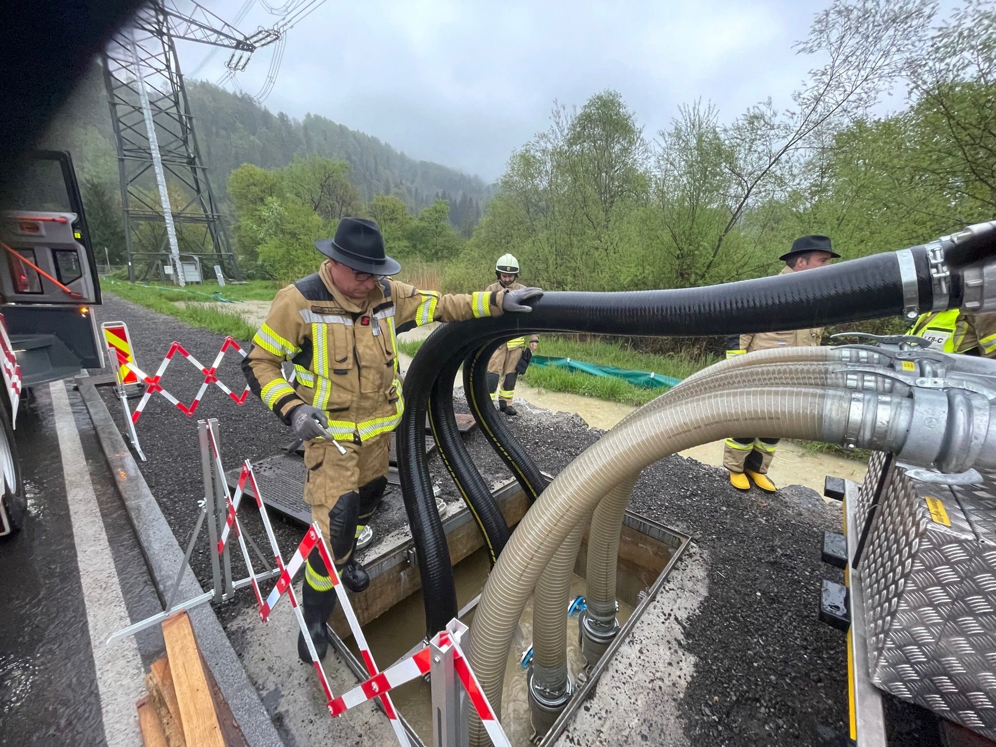 Feuerwehr musst mit großer Pumpe ausrücken