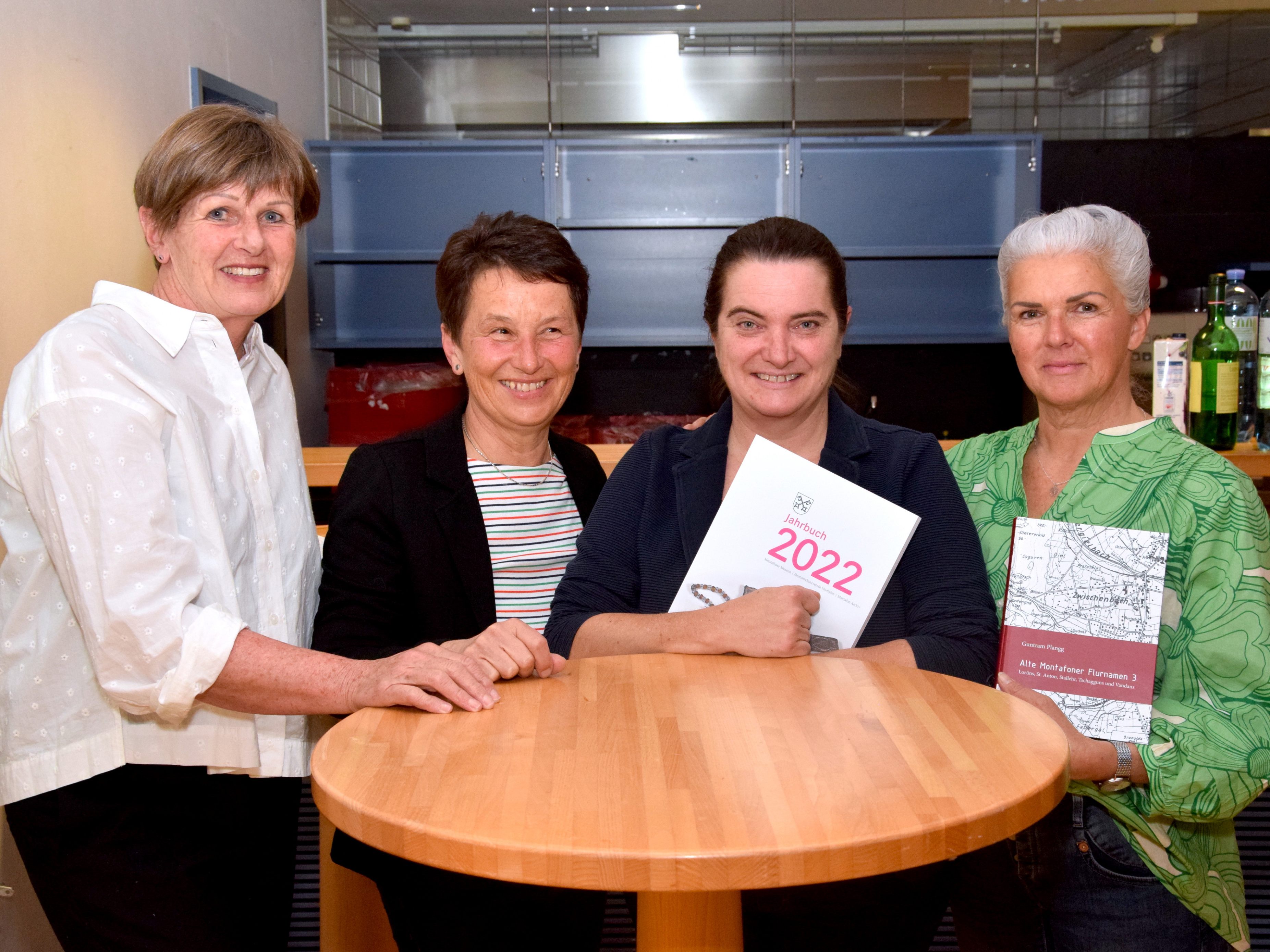 Dagmar Vergut, Judith Ganahl, Sandra Kraft und Erna Ganahl bei der 117. Generalversammlung des Heimatschutzverein Montafon