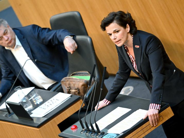Die SPÖ übte heftige Kritik an der Regierung im Nationalrat am Donnerstag. Die SPÖ übte heftige Kritik an der Regierung im Nationalrat am Donnerstag.