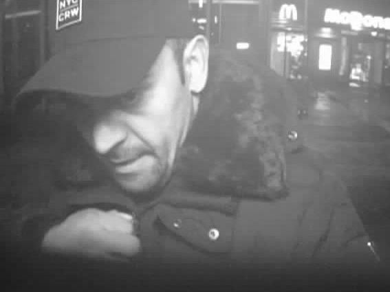 Dieser Tatverdächtige wird nach dem Überfall auf dem Wiener Hauptbahnhof gesucht. Dieser Tatverdächtige wird nach dem Überfall auf dem Wiener Hauptbahnhof gesucht.