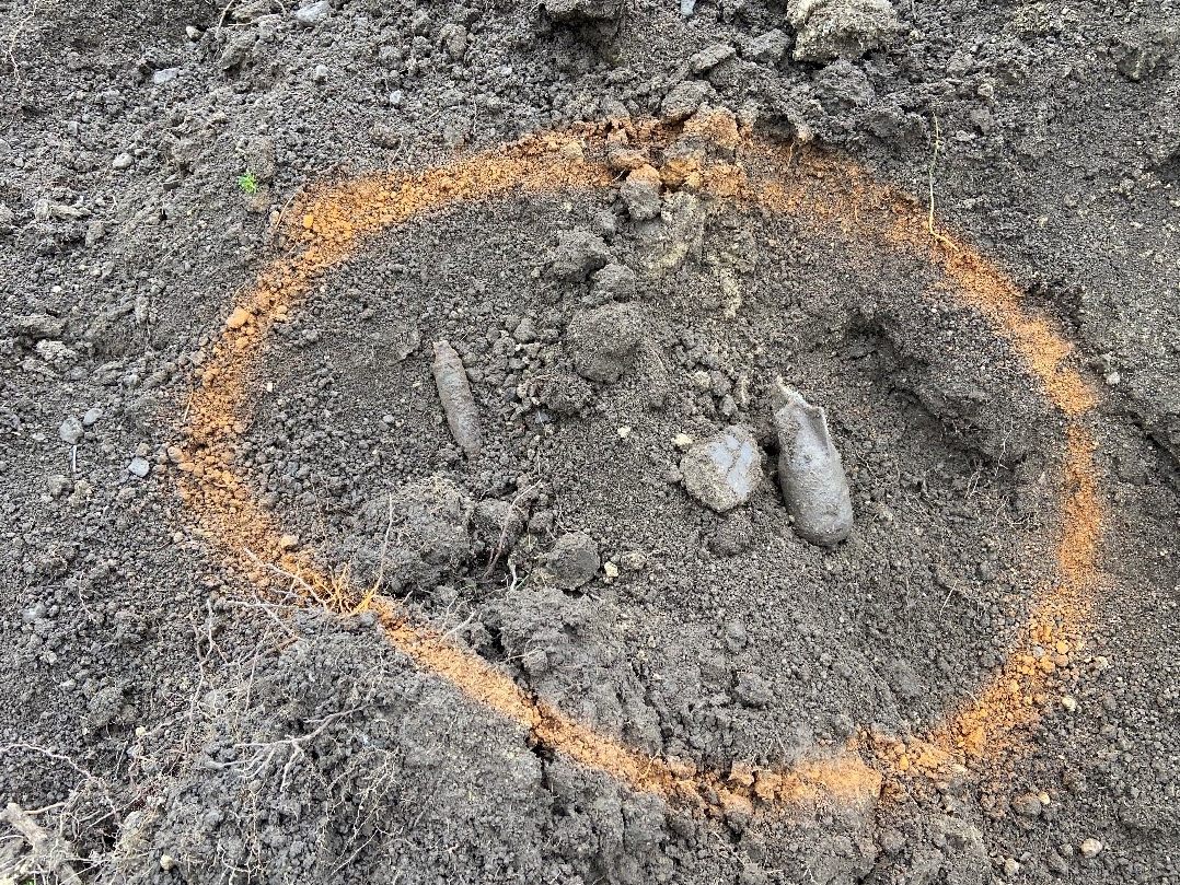 Ein Mann entdeckte bei Grabungsarbeiten in Wien-Favoriten eine Panzergranate und einen Teil einer Wurfgranate.