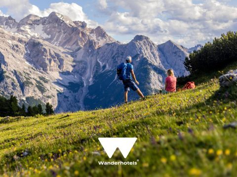 Beim Urlaub in den besten alpinen Wanderhotels die Bergsehnsucht stillen. Beim Urlaub in den besten alpinen Wanderhotels die Bergsehnsucht stillen.