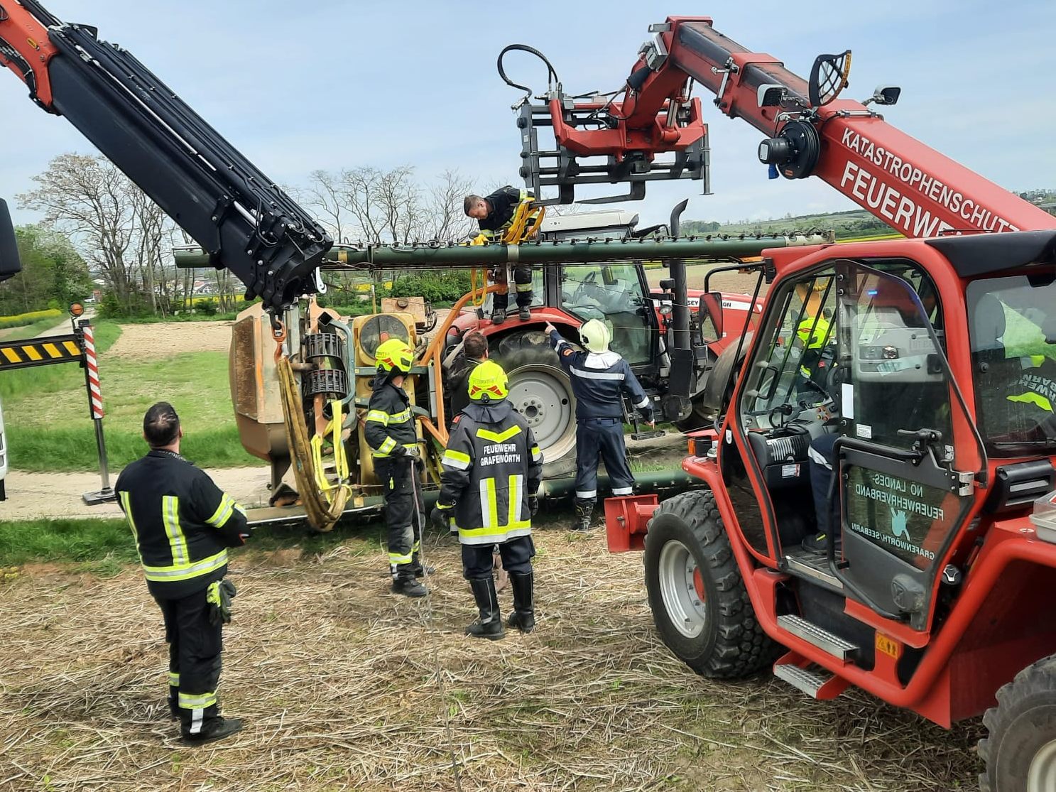 In Seebarn wurde die Feuerwehr zu einer Traktorbergung gerufen.