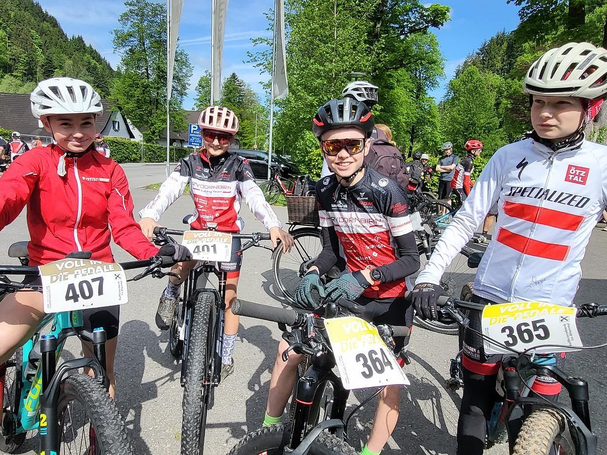 Die siebte Ausgabe des Kobel Hobel Rennens bescherte Groß und Klein ein gelungenes Mountainbike-Abenteuer. Die siebte Ausgabe des Kobel Hobel Rennens bescherte Groß und Klein ein gelungenes Mountainbike-Abenteuer.