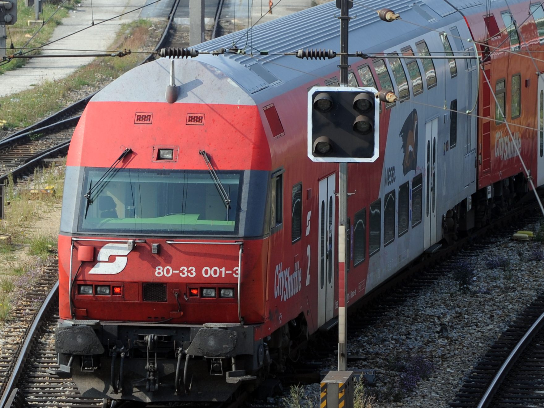 Nach der Hitler-Rede in einem ÖBB-Zug sind die Verdächtigen geständig. Nach der Hitler-Rede in einem ÖBB-Zug sind die Verdächtigen geständig.