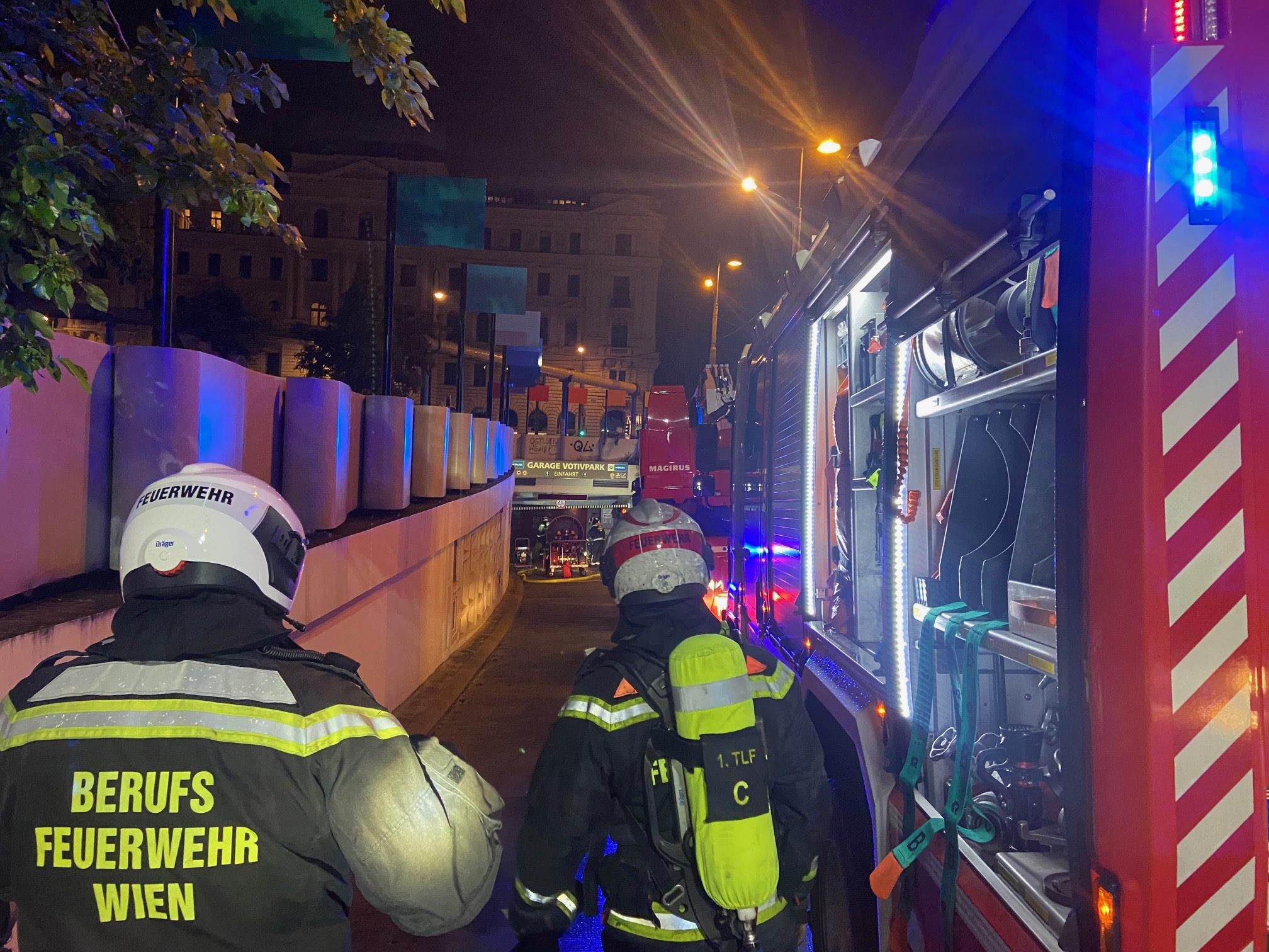 Pkw-Brand in Wiener Votivgarage sorgte für Feuerwehr-Einsatz.