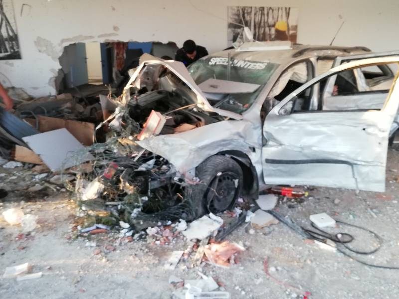 Der Lenker wurde bei dem Unfall im Pkw eingeklemmt. Der Lenker wurde bei dem Unfall im Pkw eingeklemmt.