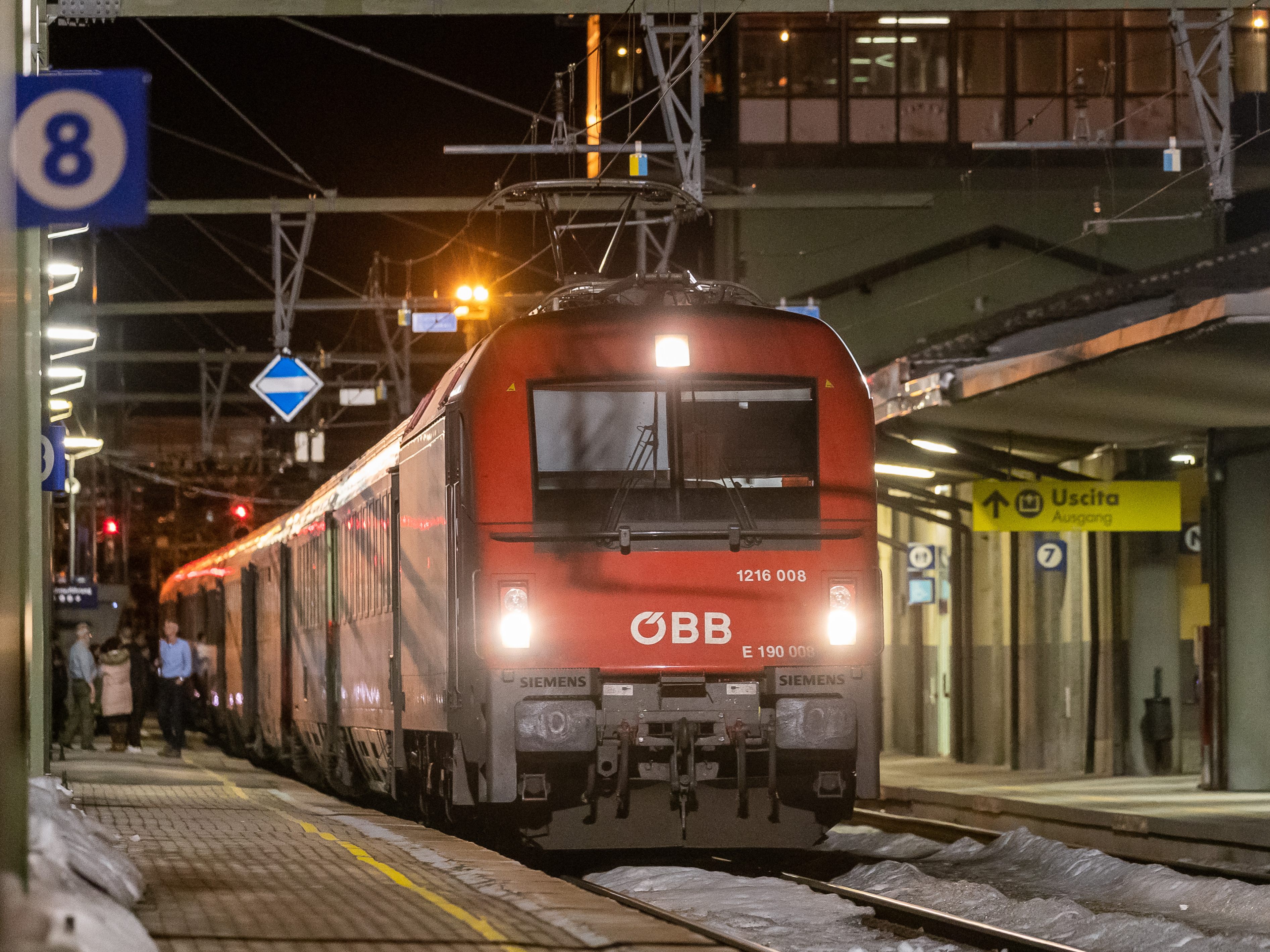 Tirol und Südtirol wollen die Bahn-Grenzaufenthalte am Brenner beenden. Tirol und Südtirol wollen die Bahn-Grenzaufenthalte am Brenner beenden.