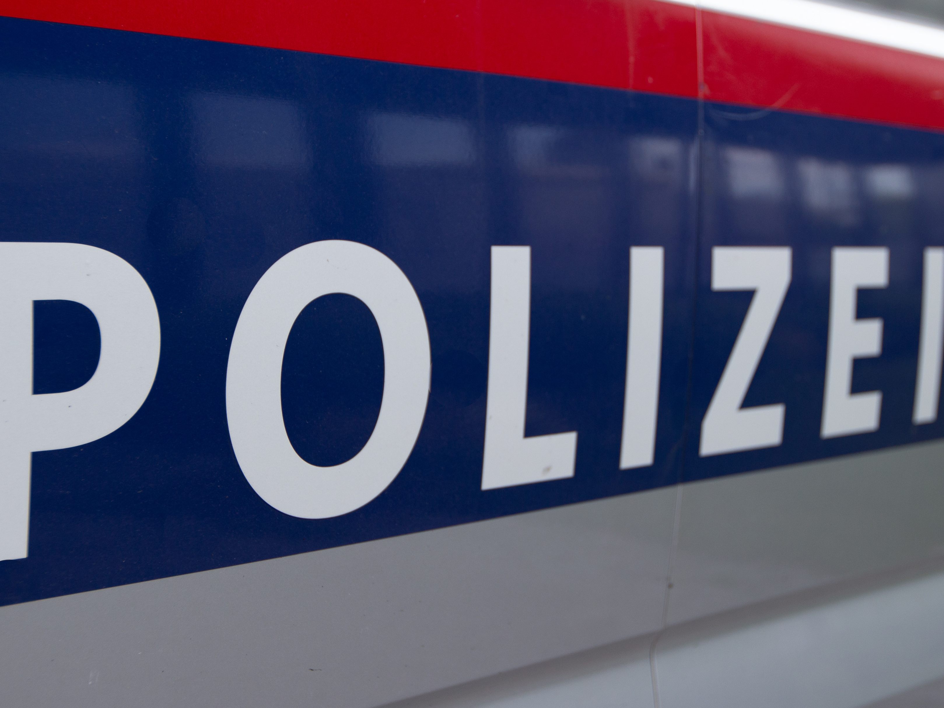 Die Polizei warnt erneut vor Betrügern.