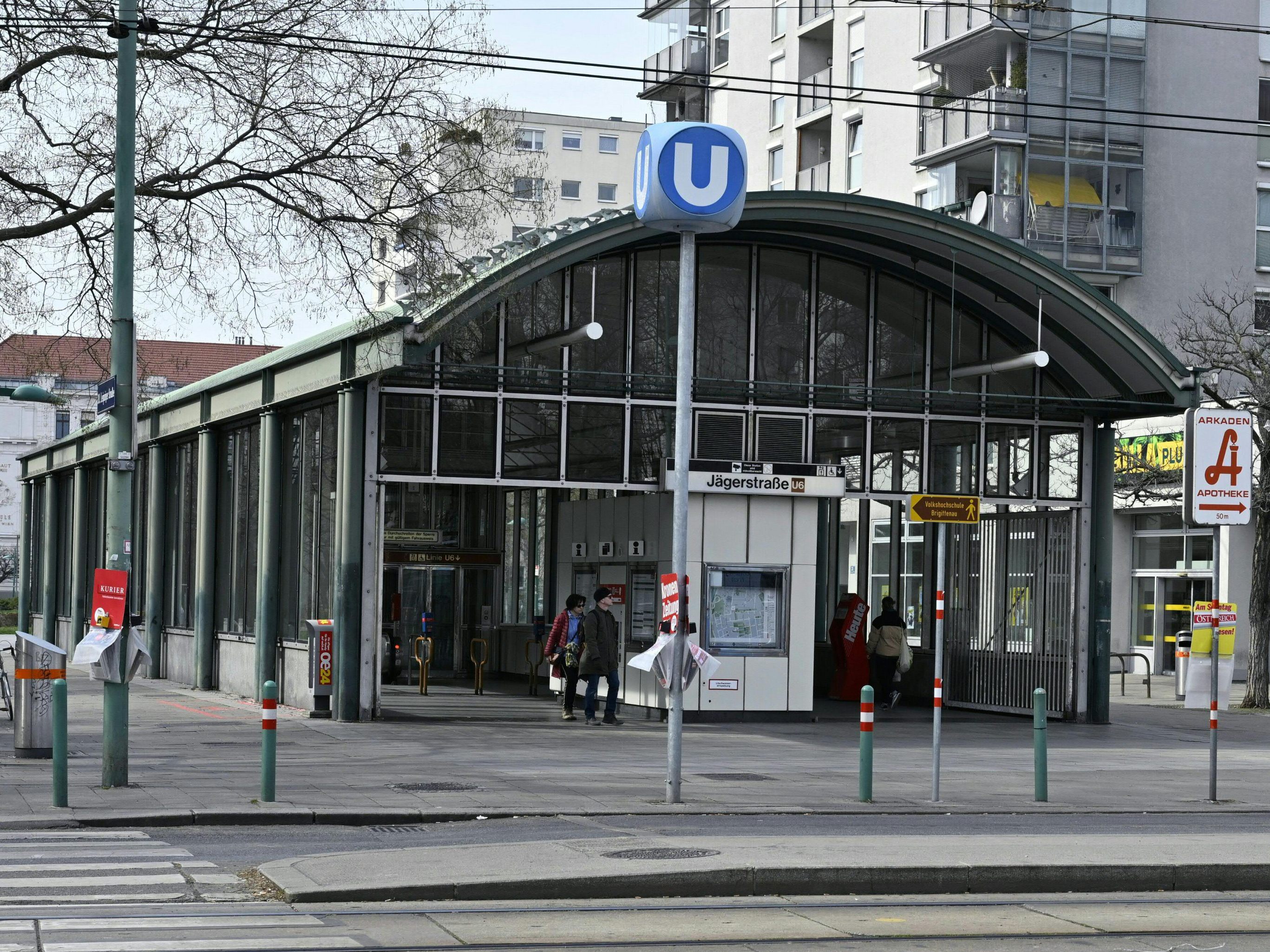 In der U6-Station Jägerstraße wurde ein 31-Jähriger mit einer Machete getötet.