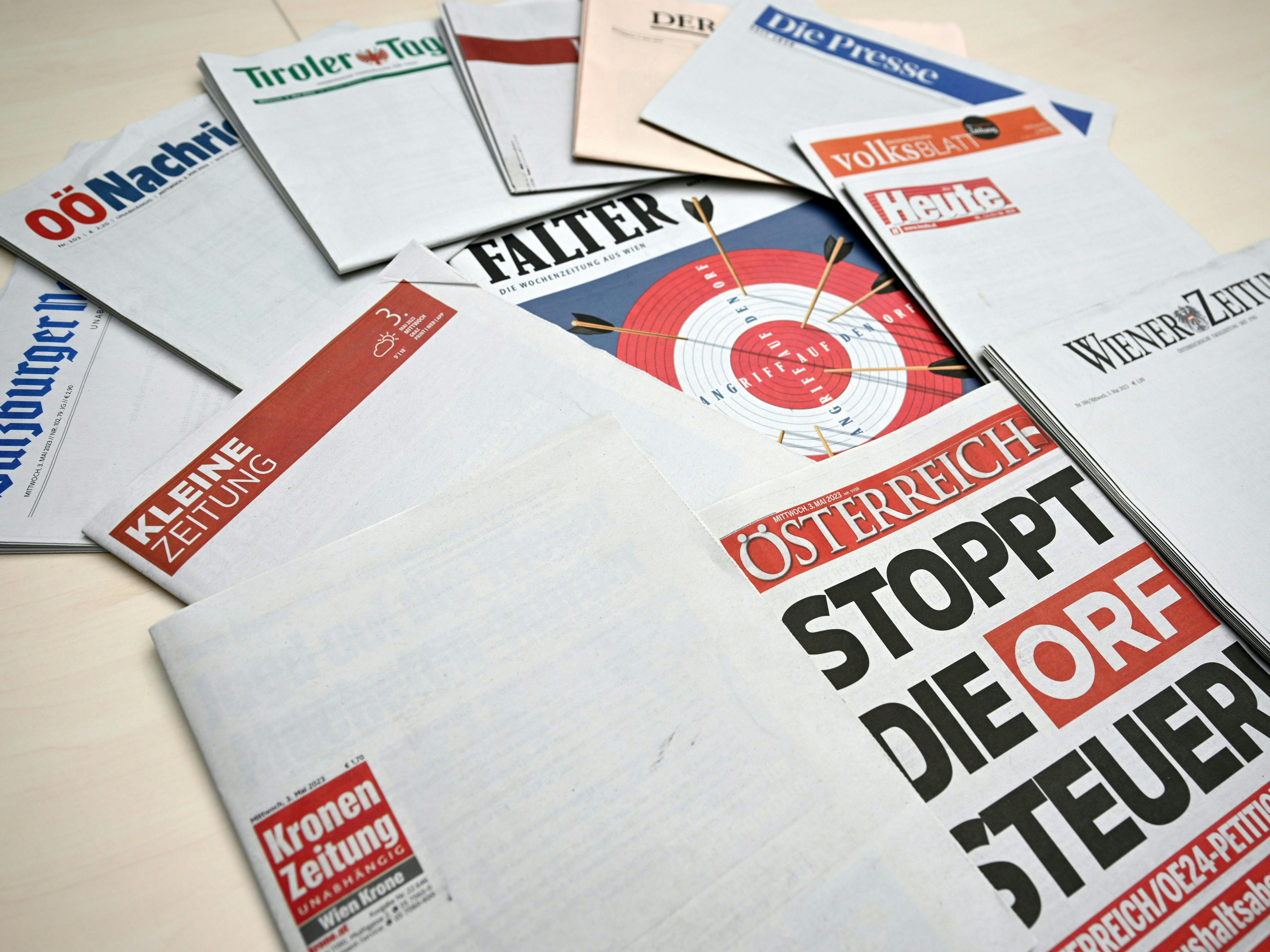 Die Titelseiten der Printmedien bleiben am heutigen "Tag der Pressefreiheit" aus Protest meist leer. Die Titelseiten der Printmedien bleiben am heutigen "Tag der Pressefreiheit" aus Protest meist leer.
