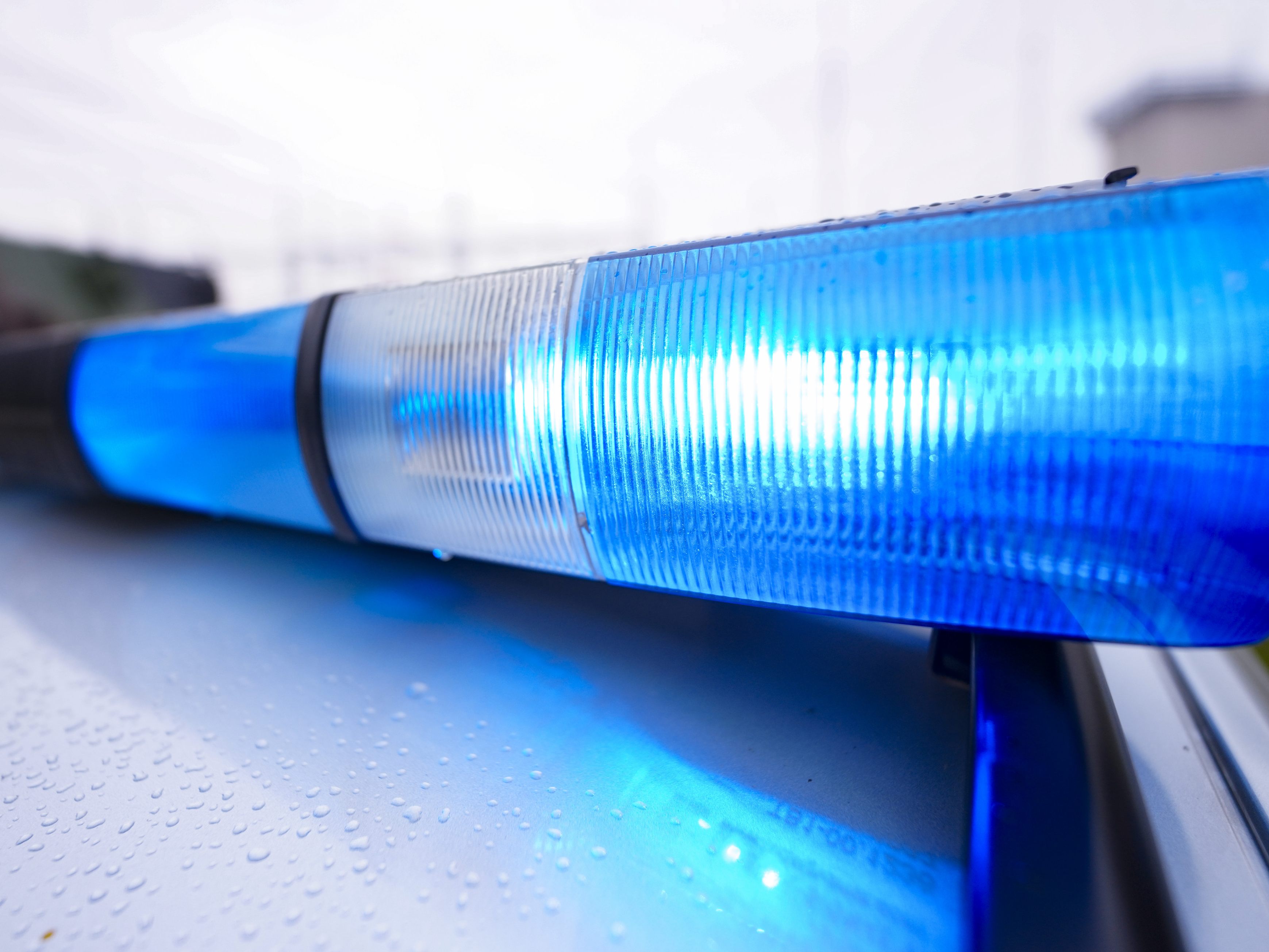 Nachdem er seine Ex-Freundin attackiert hatte, wurde ein Mann in NÖ festgenommen. Nachdem er seine Ex-Freundin attackiert hatte, wurde ein Mann in NÖ festgenommen.