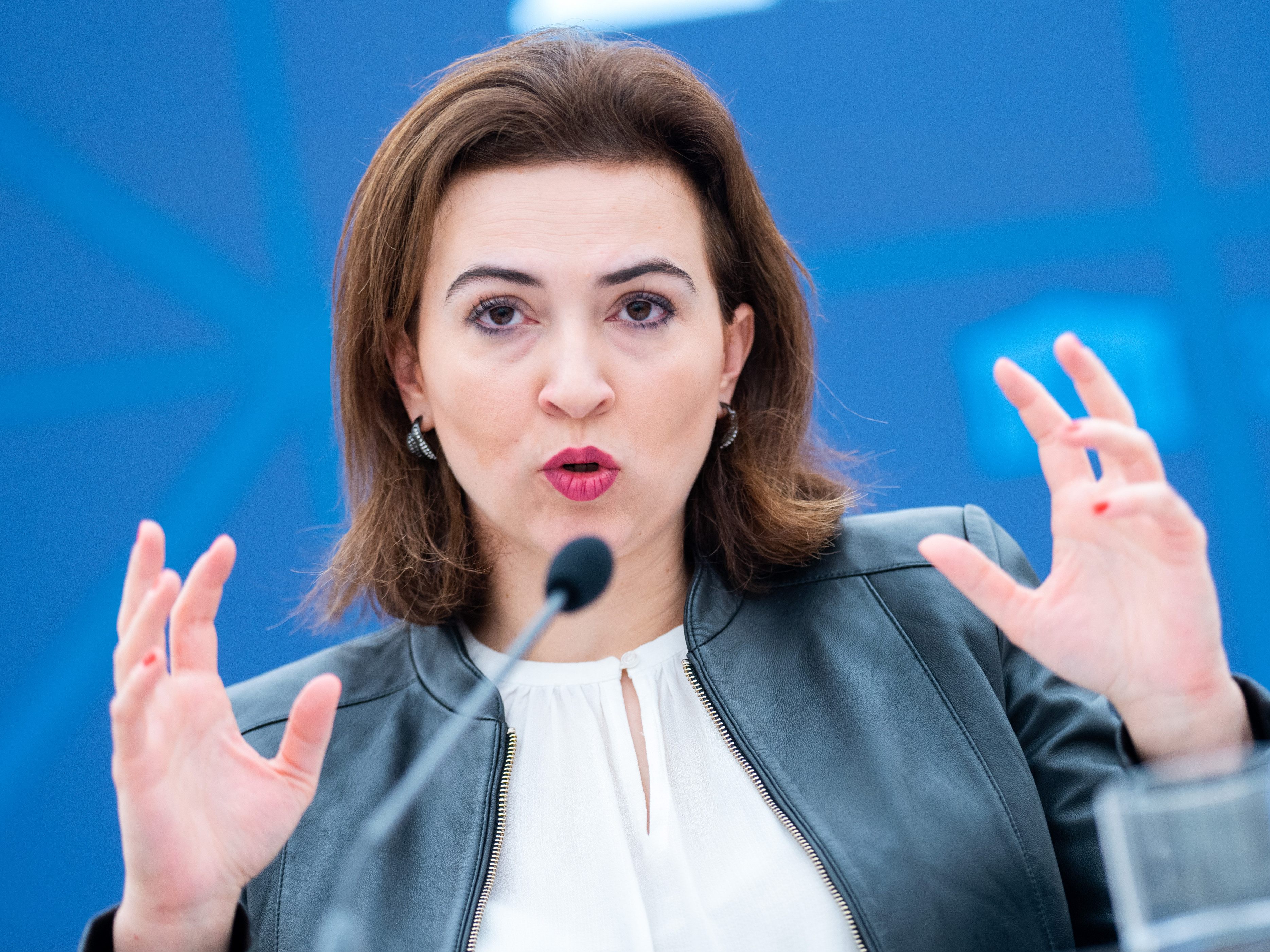 Justizministerin Alma Zadic äußerte gemeinsam mit vier weiteren Justizministern gegen die "Chatkontrolle" der EU-Kommission Bedenken aus.