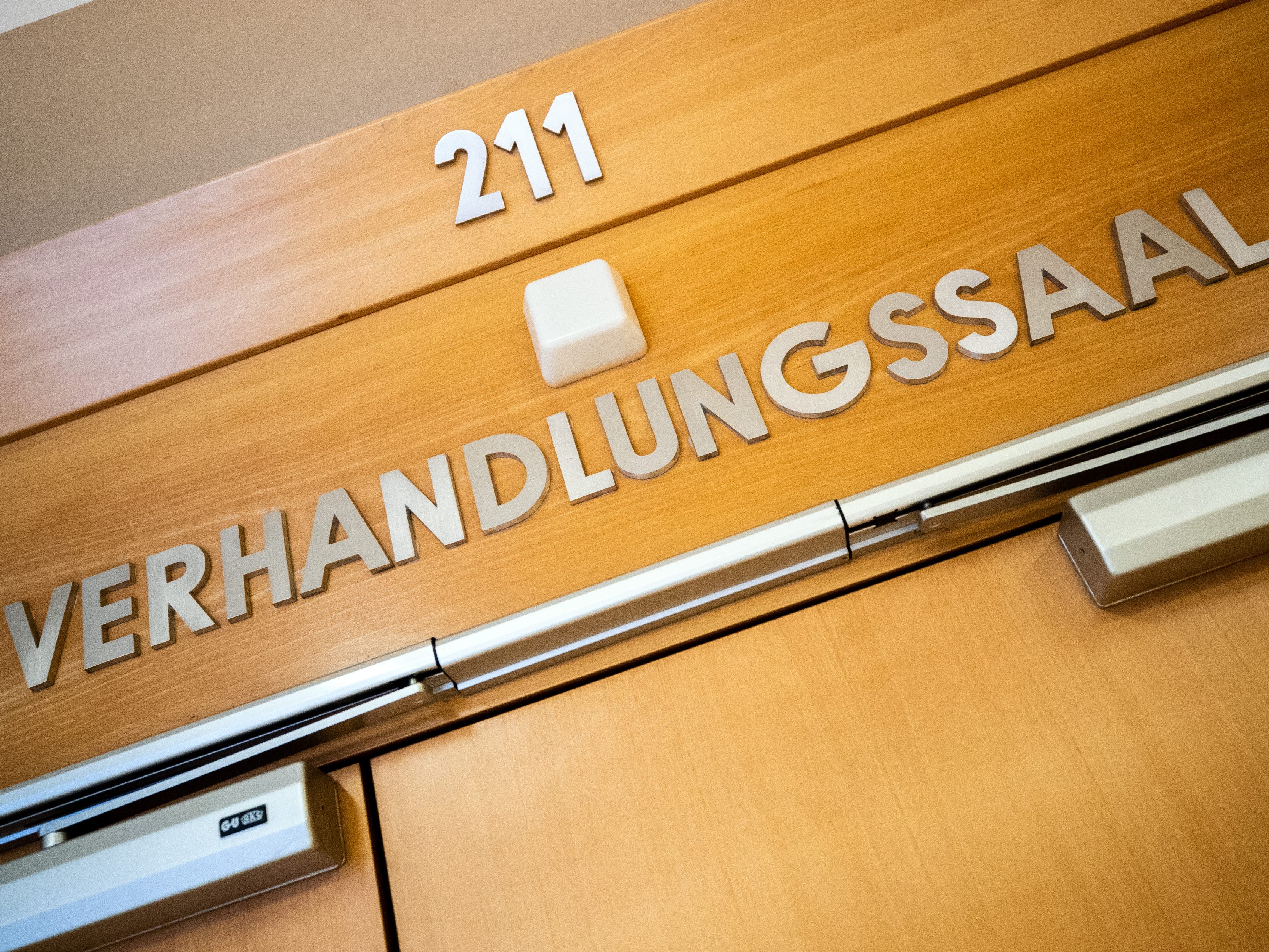 Wegen gefälschter Corona-Impfzertifikate wurden zwei Angeklagte verurteilt.