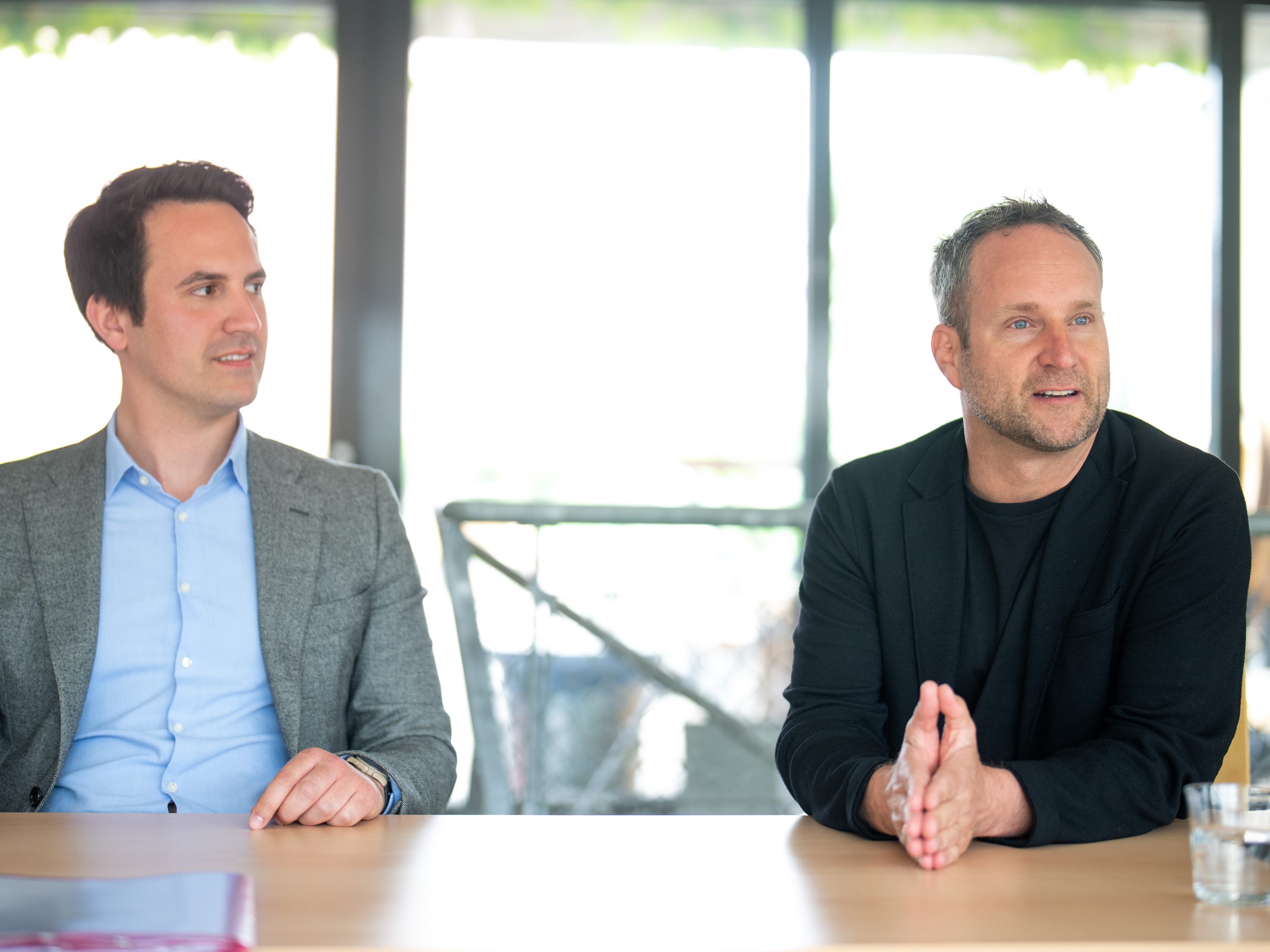 Beratervertrag für Strolz (im Bild rechts) wird von Wiener FPÖ und ÖVP kritisiert. Beratervertrag für Strolz (im Bild rechts) wird von Wiener FPÖ und ÖVP kritisiert.