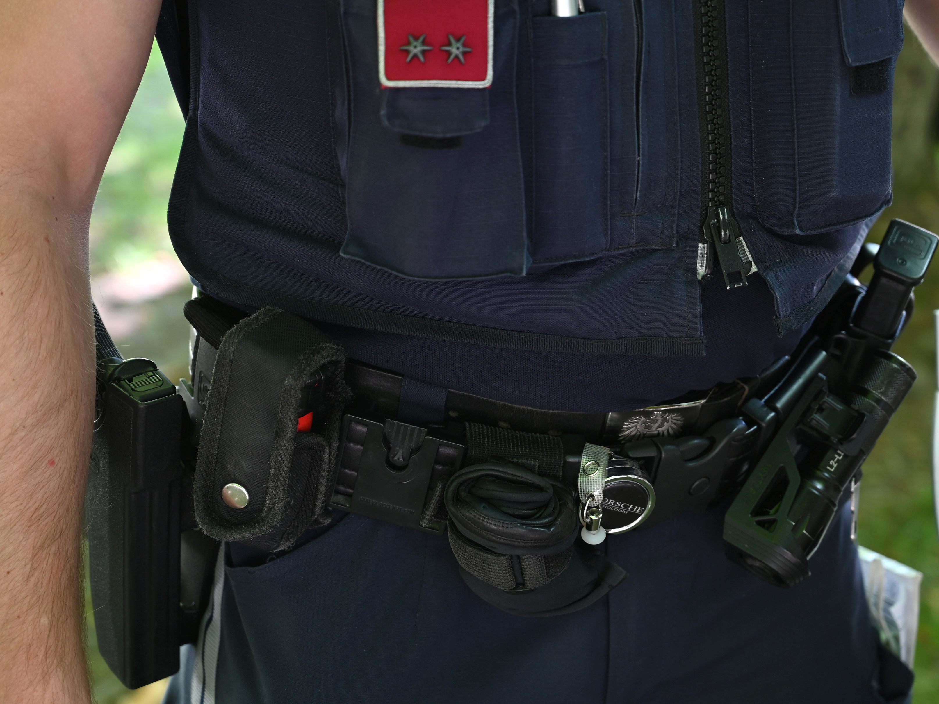 Ein 27-Jähriger wollte ein Wiener Lokal nicht verlassen und verletzte einen Polizisten.
