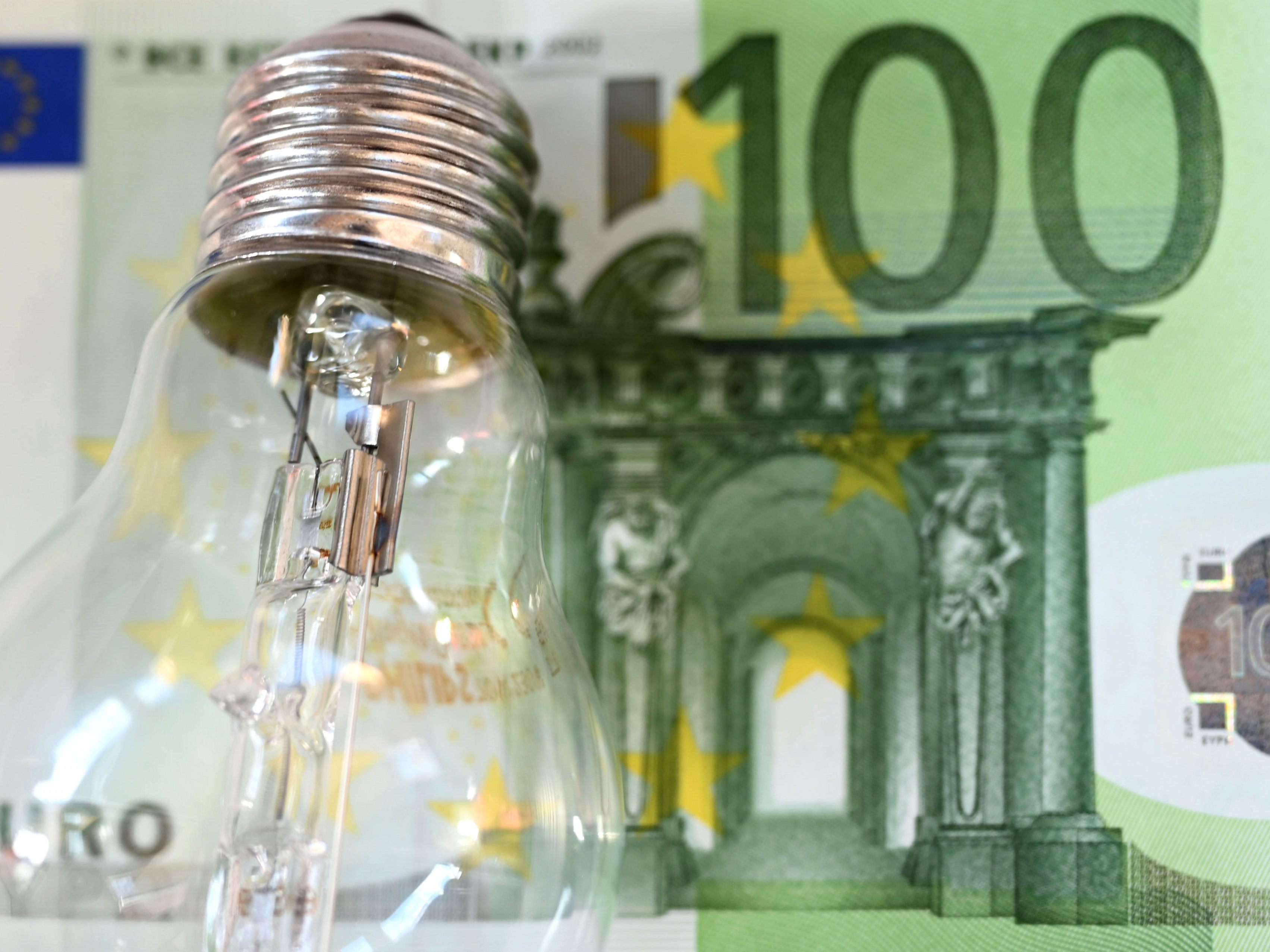 Der Energiekrisenbeitrags für Stromerzeuger wird erhöht. Der Energiekrisenbeitrags für Stromerzeuger wird erhöht.