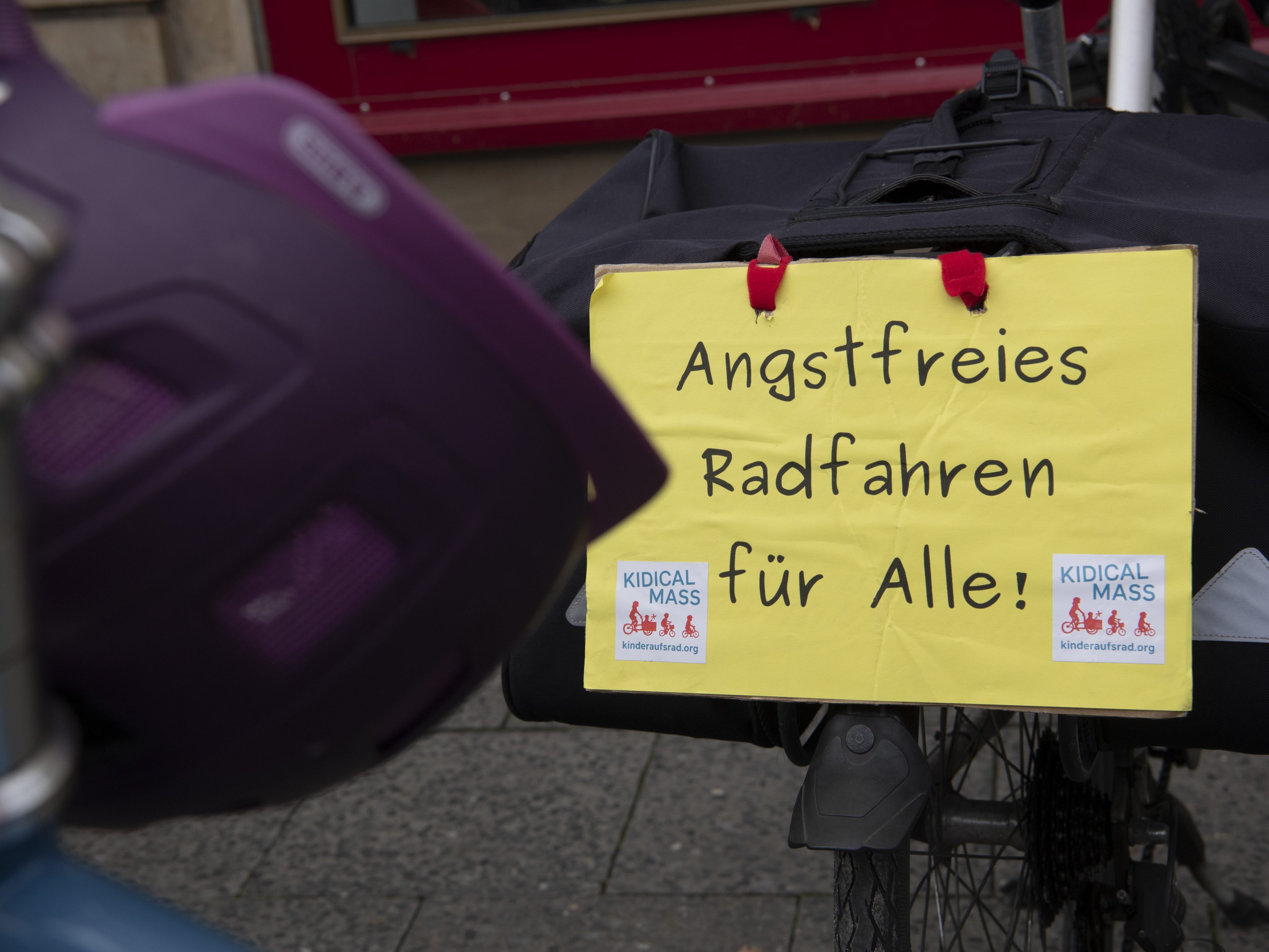 Die Rad-Demo "Kidical Mass" will schon die jüngste Generation zu mehr Fahrrad fahren in Wien bringen. Die Rad-Demo "Kidical Mass" will schon die jüngste Generation zu mehr Fahrrad fahren in Wien bringen.