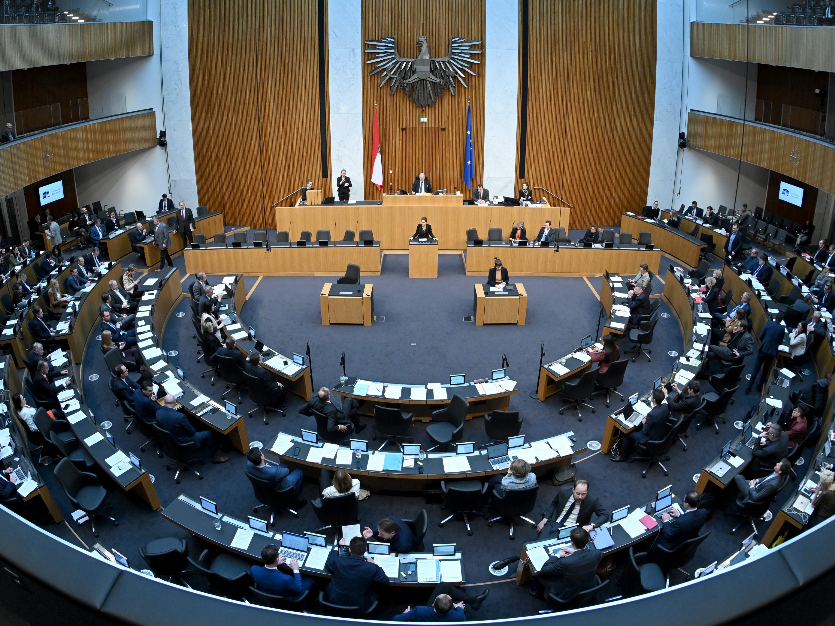 Der Nationalrat soll sich am Freitag mit dem Anti-Teuerungspaket beschäftigen.