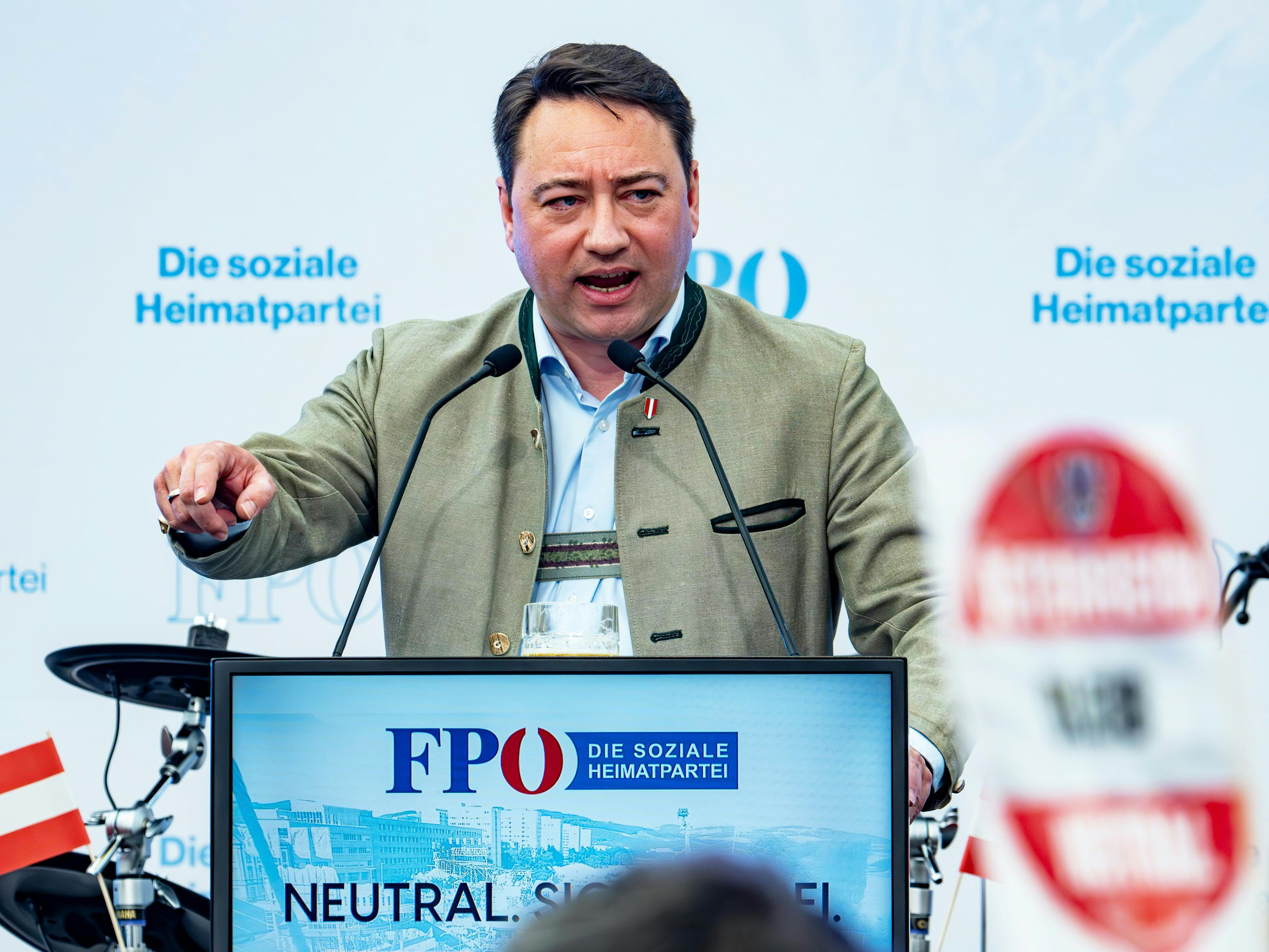 Der FPÖ-Chef in Oberösterreich, Manfred Haimbuchner, spricht sich für Pushbacks aus. Der FPÖ-Chef in Oberösterreich, Manfred Haimbuchner, spricht sich für Pushbacks aus.