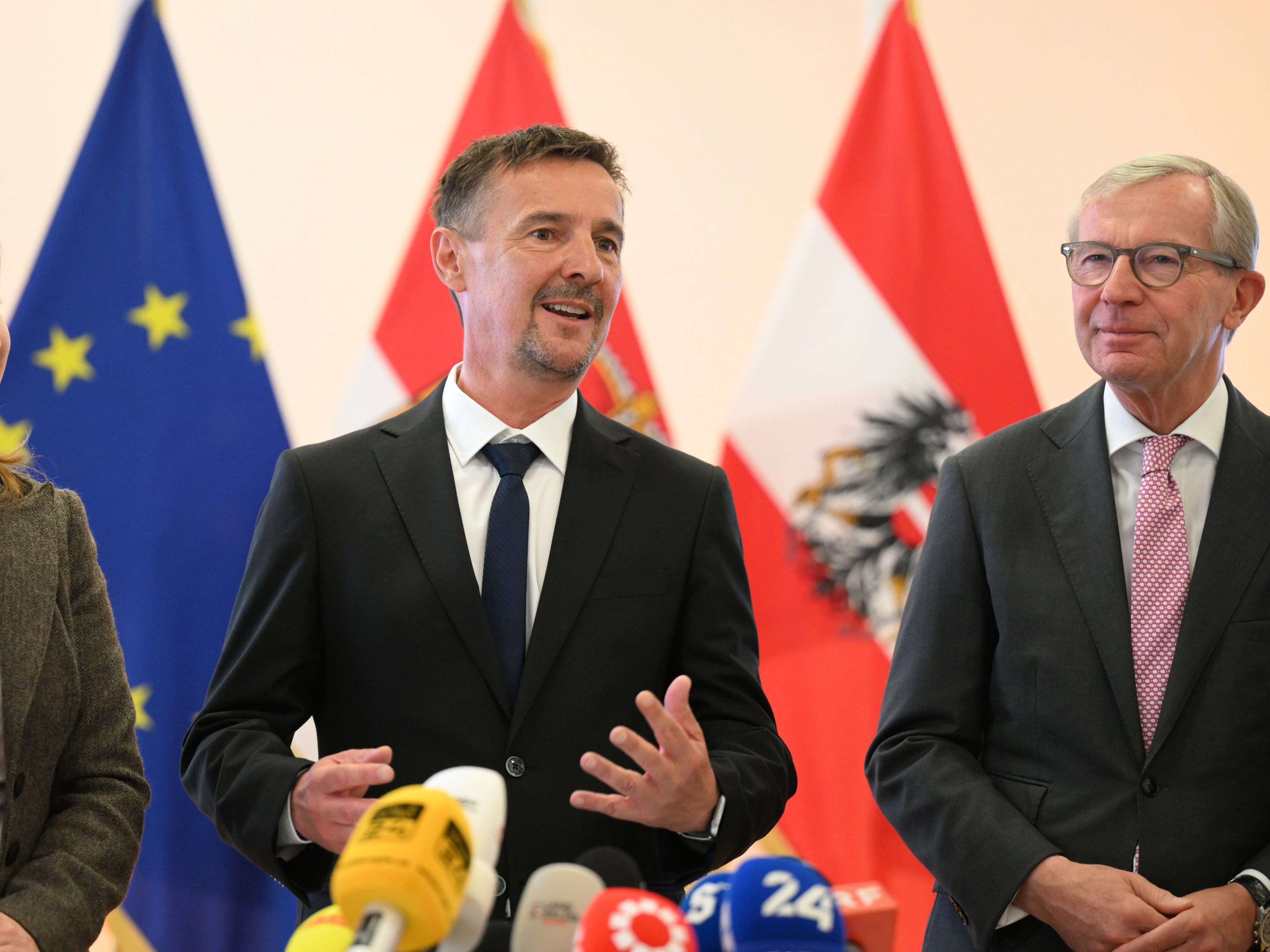 Kritik an dem schwarz-blauen Regierungsprogramm in Salzburg übte am Freitag die Opposition und einige NGOs. Kritik an dem schwarz-blauen Regierungsprogramm in Salzburg übte am Freitag die Opposition und einige NGOs.