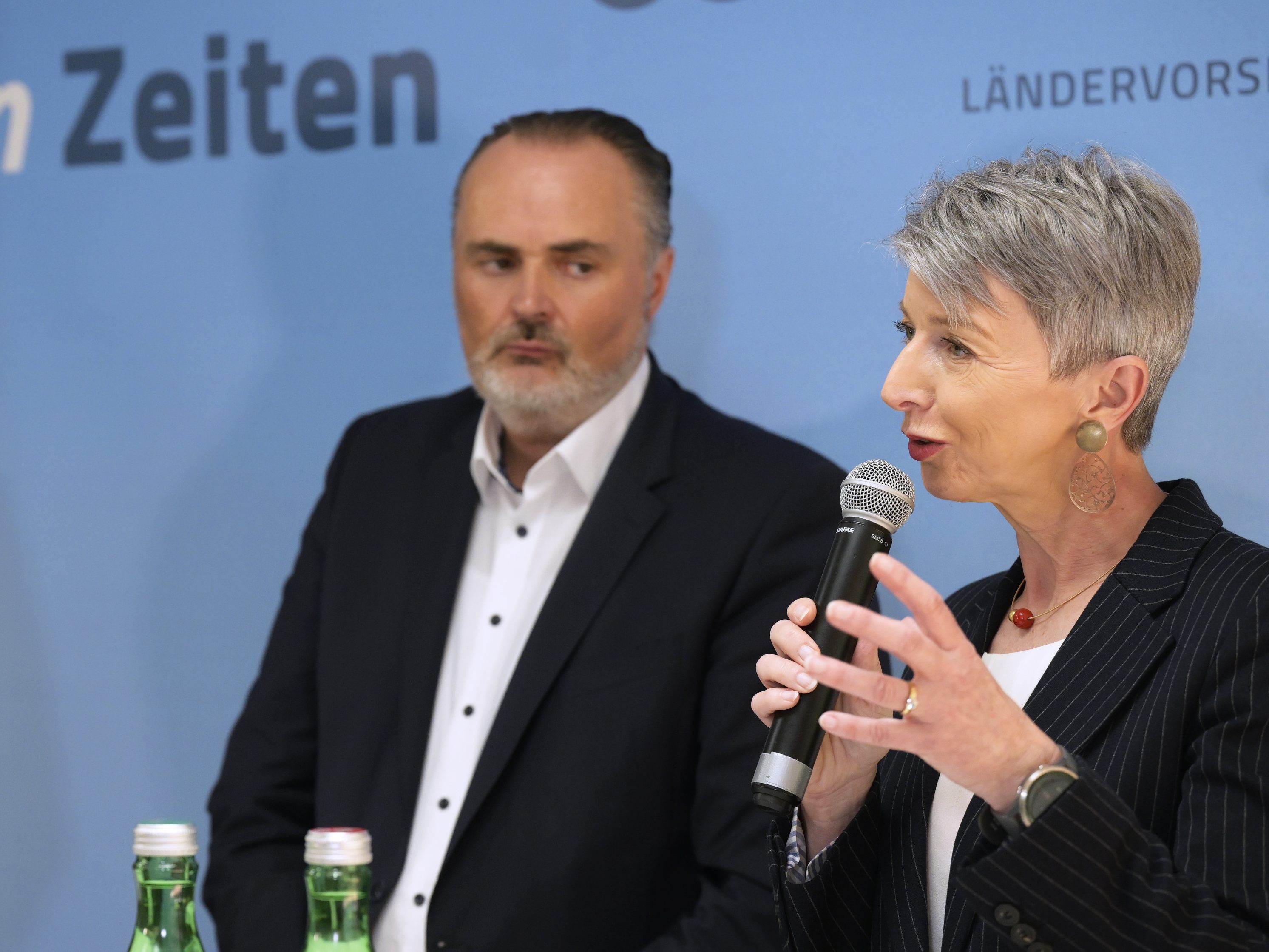 Die Länder drängen den Bund zu Reformen. Die Länder drängen den Bund zu Reformen.