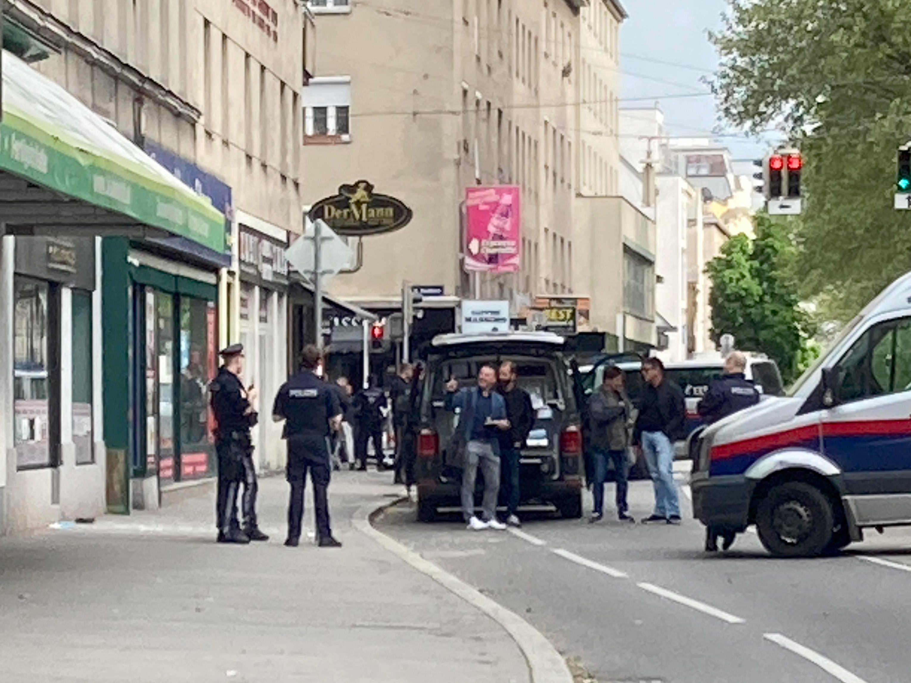 Nach den Schüssen in Wien-Simmering macht der Verhaftete Notwehr geltend.