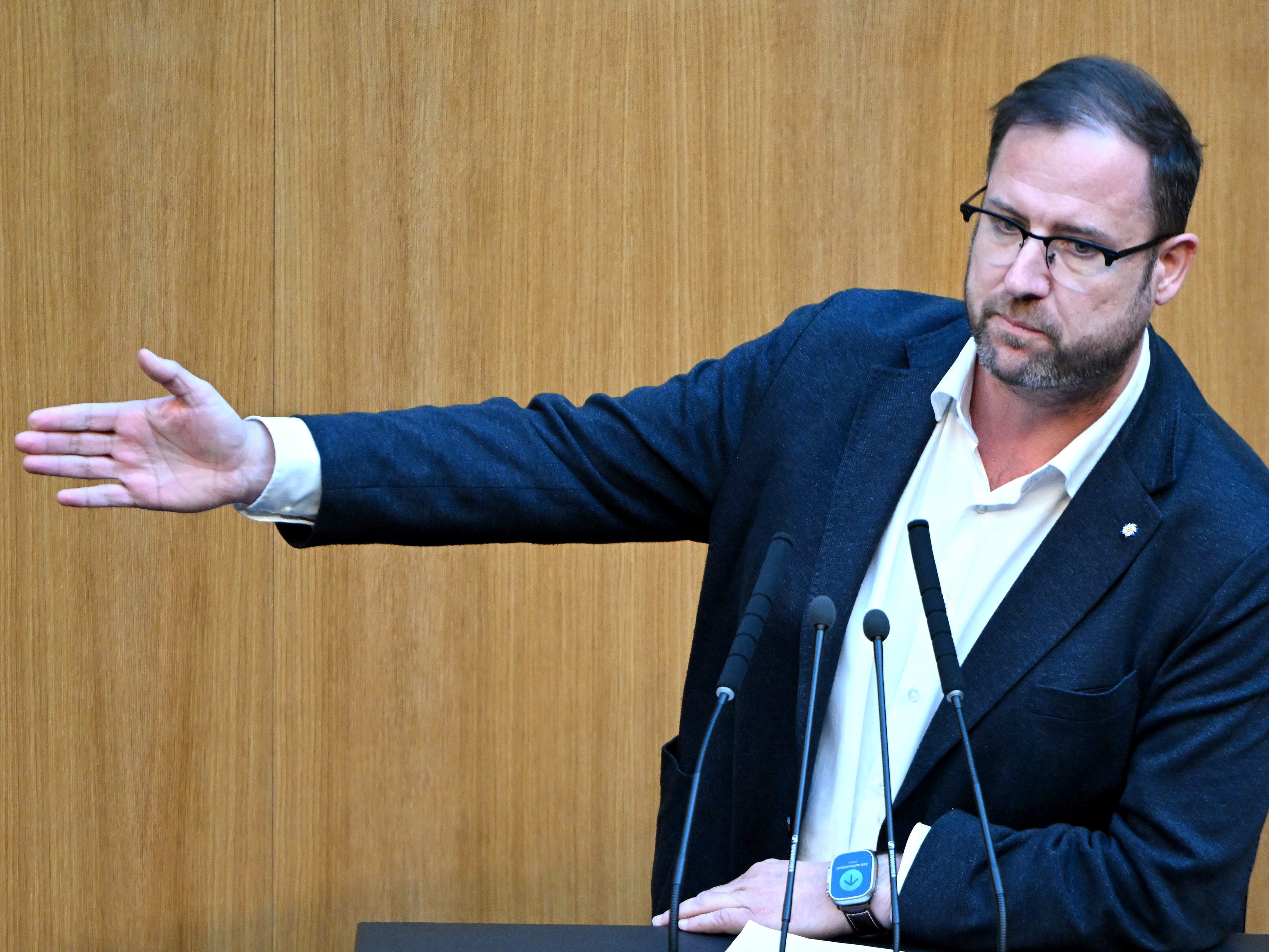 FPÖ-Hafenecker sieht die Regierung im Kampf gegen die Teuerung gescheitert. FPÖ-Hafenecker sieht die Regierung im Kampf gegen die Teuerung gescheitert.