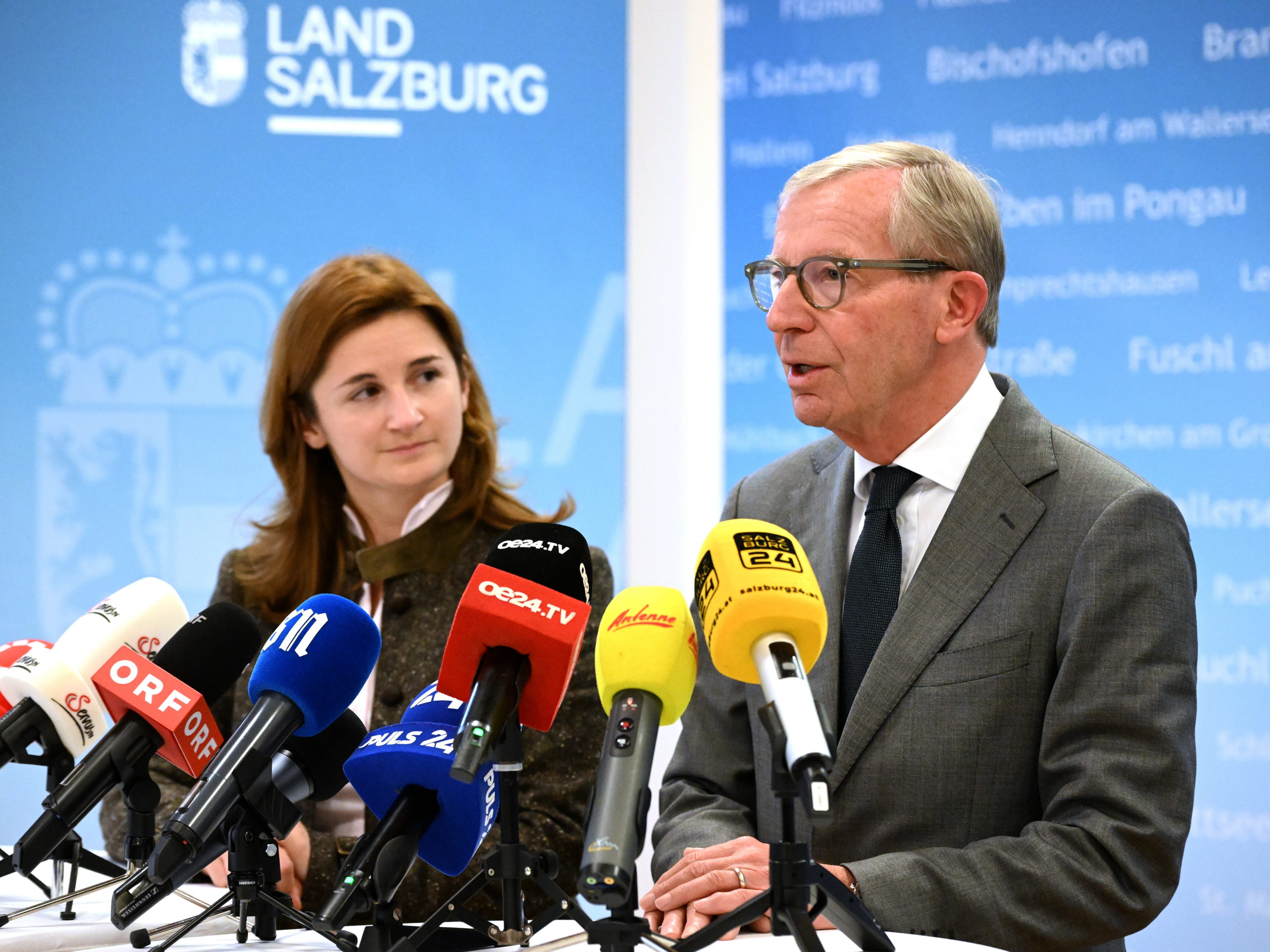 Die schwarz-blaue Landesregierung in Salzburg stellt sich vor.