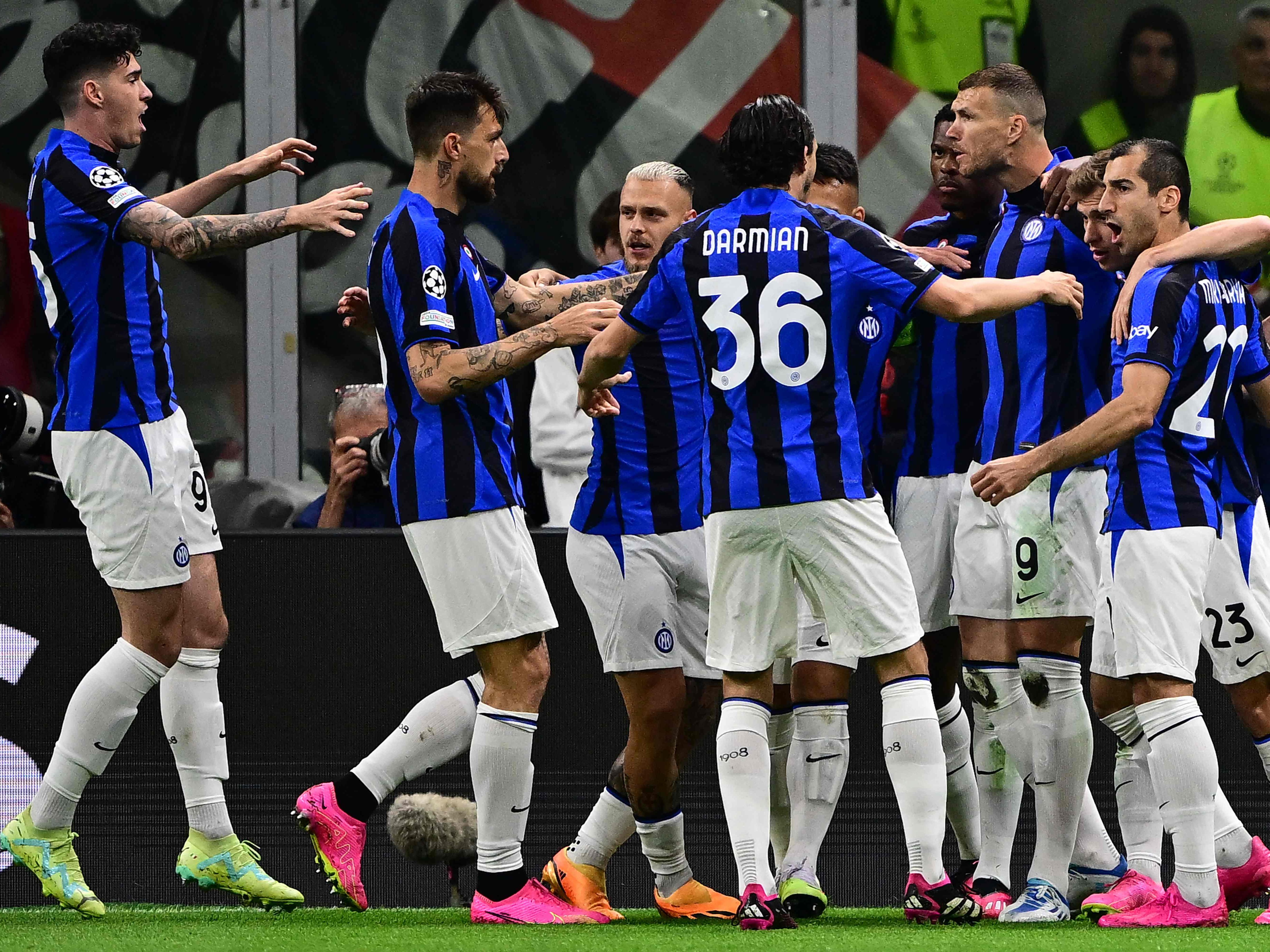 Zwei frühe Treffer brachten Inter Mailand einen verdienten Sieg im Halbfinal-Hinspiel. Zwei frühe Treffer brachten Inter Mailand einen verdienten Sieg im Halbfinal-Hinspiel.
