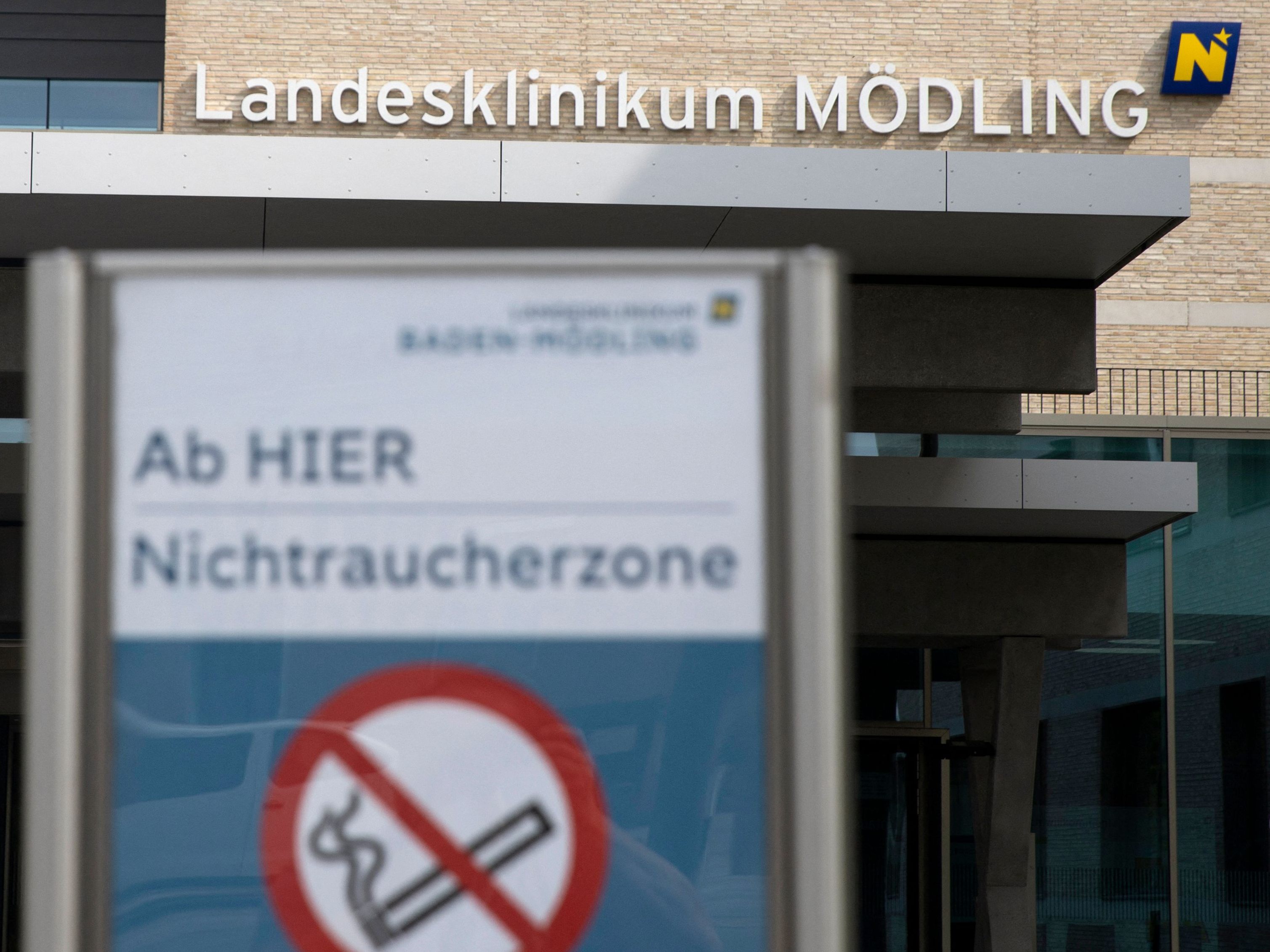 Eine Zigarette dürfte den Brand mit drei Toten im Klinikum Mödling ausgelöst haben. Eine Zigarette dürfte den Brand mit drei Toten im Klinikum Mödling ausgelöst haben.