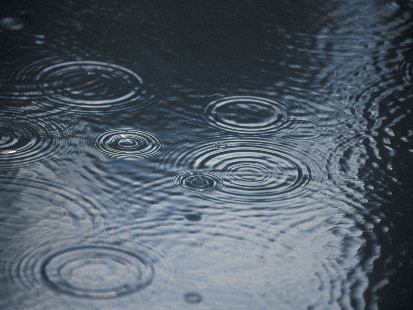 Regnerisches Wetter kommt. Regnerisches Wetter kommt.