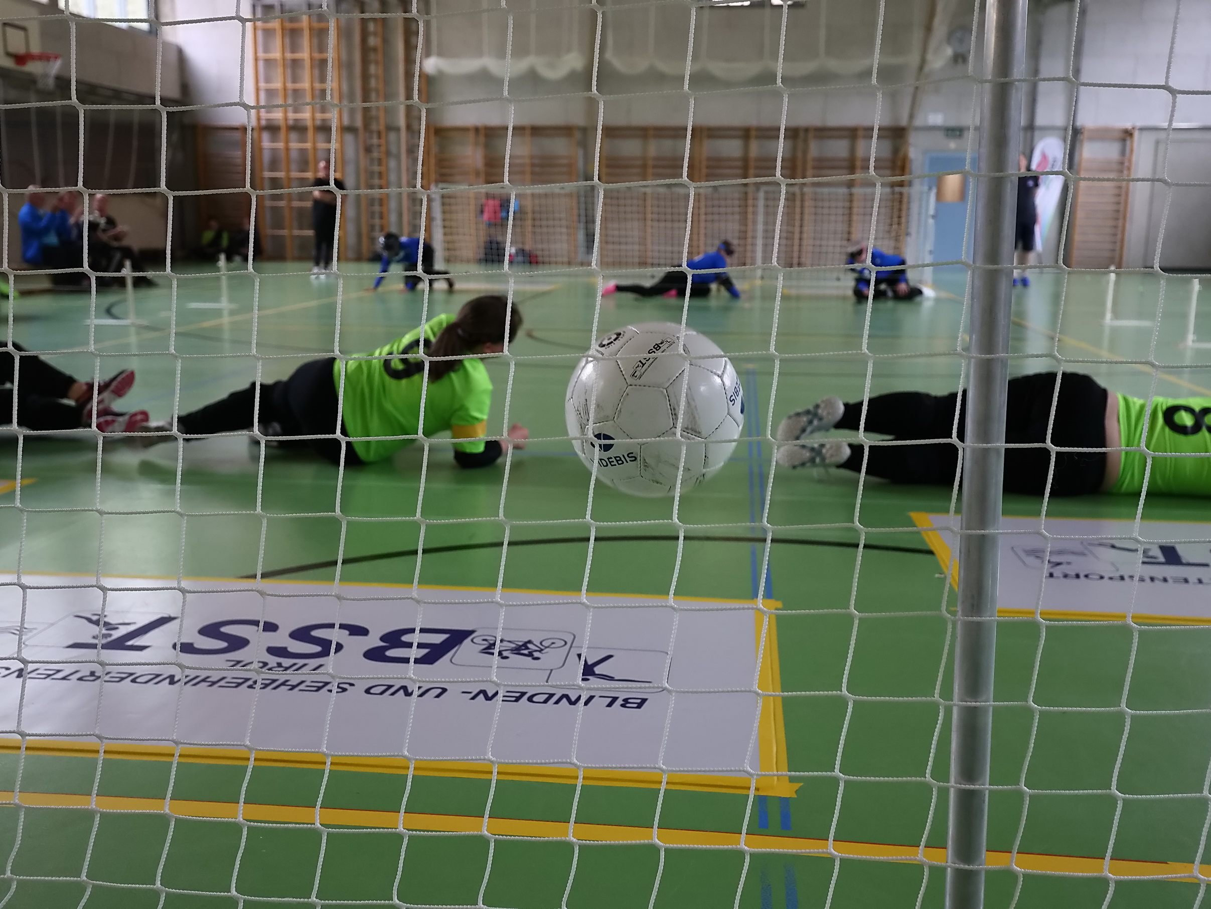 Die Blindensportlerinnen und -sportler sorgten bei der ÖM wieder für spannende Partien im Torball. Die Blindensportlerinnen und -sportler sorgten bei der ÖM wieder für spannende Partien im Torball.