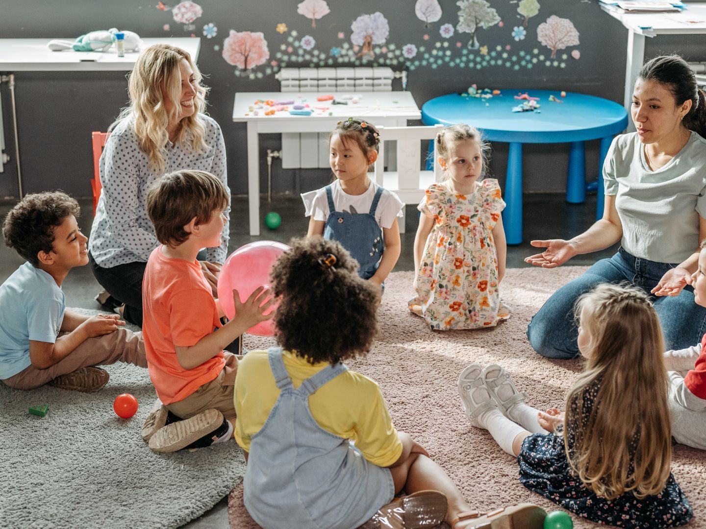 Assistenzkräften im Kindergarten steht ab Herbst eine dreijährige, kostenlose Weiterbildung zur Verfügung.