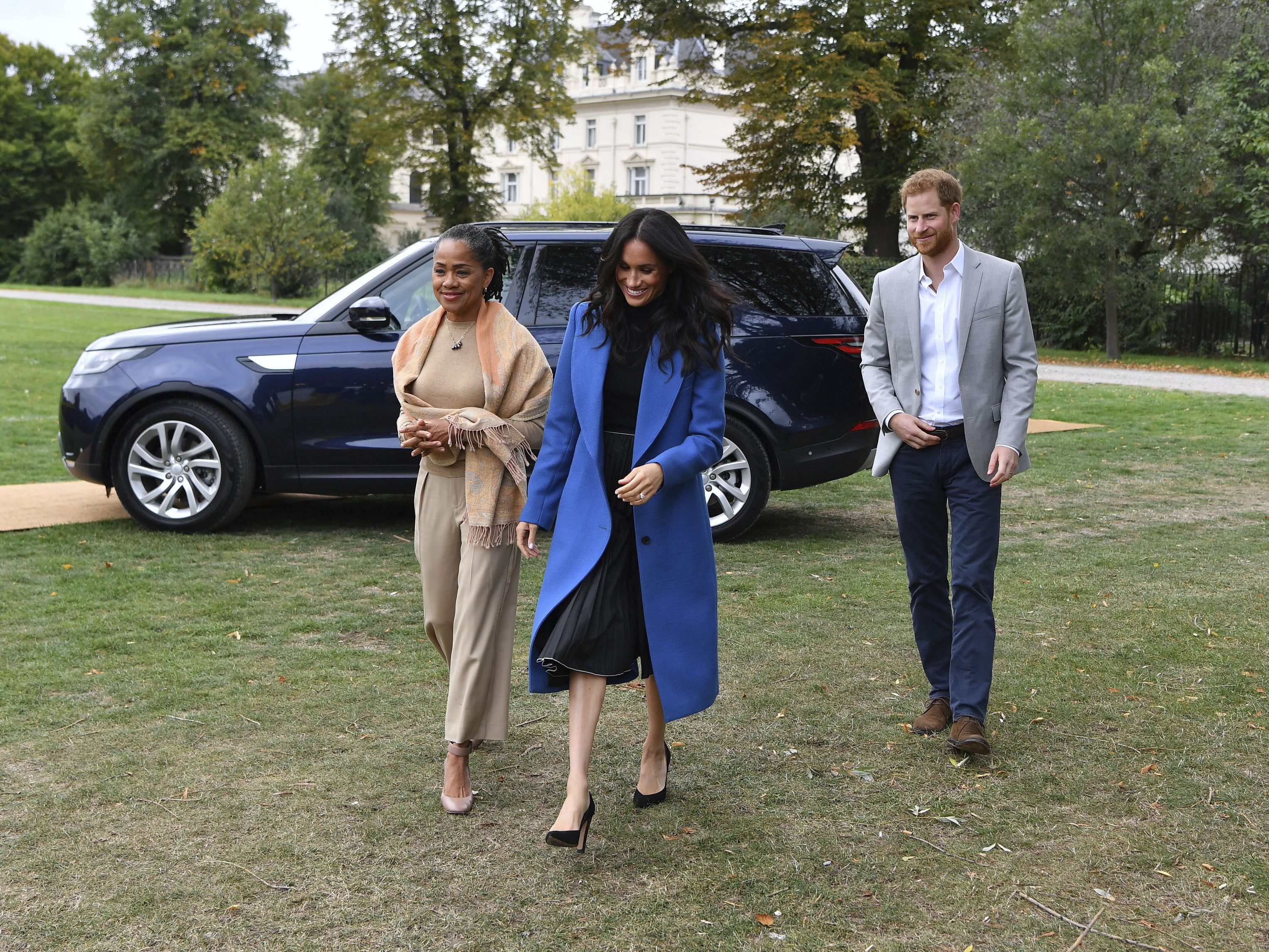 Prinz Harry und seine Frau Meghan waren Opfer einer "nahezu katastrophalen" Verfolgungsjagd mit einem Paparazzi in New York.