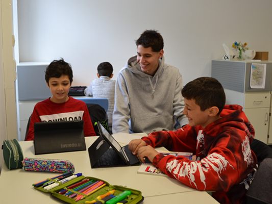 Zivildienst bei der Caritas: Die Lerncafé-Kids werden Julian Ganahl vermissen und auch er blickt auf neun schöne Monate zurück. Zivildienst bei der Caritas: Die Lerncafé-Kids werden Julian Ganahl vermissen und auch er blickt auf neun schöne Monate zurück.