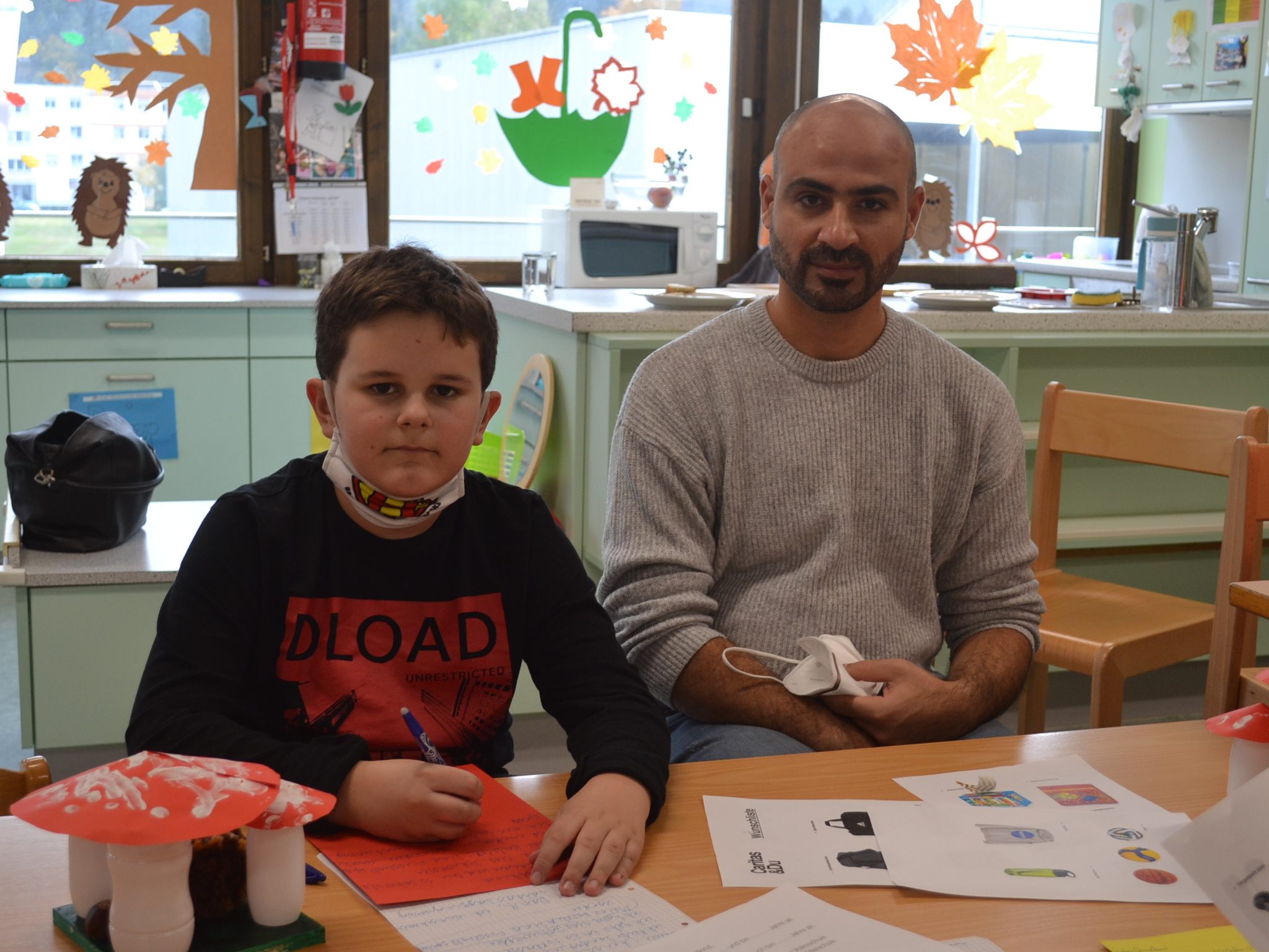 Omar Kasim arbeitet zwischenzeitlich in den Caritas Lerncafés. Omar Kasim arbeitet zwischenzeitlich in den Caritas Lerncafés.
