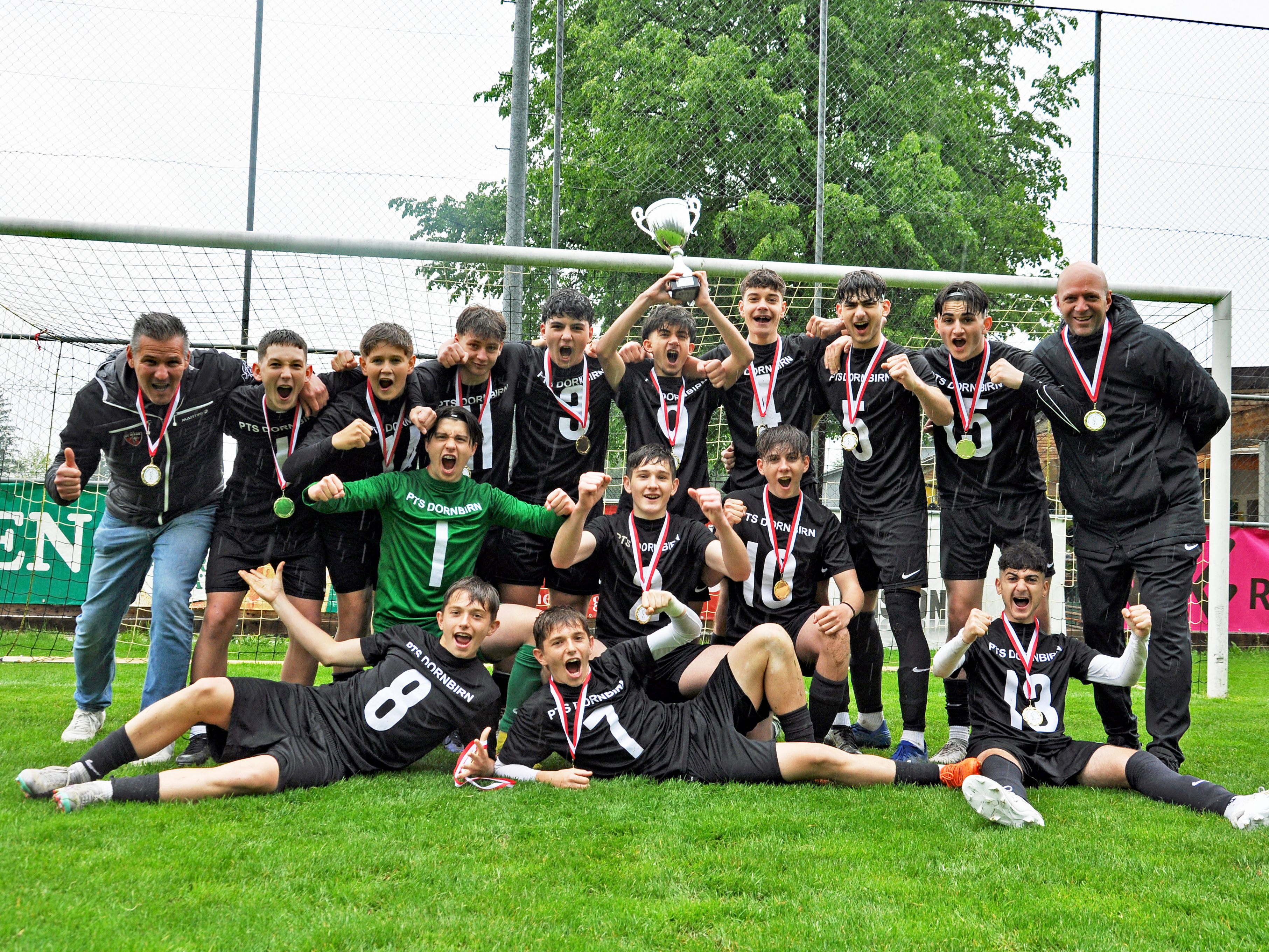 Mit ihrem Sieg in der Landesmeisterschaft hat sich die die PTS Dornbirn qualifiziert für die Teilnahme an der Bundesmeisterschaft. Mit ihrem Sieg in der Landesmeisterschaft hat sich die die PTS Dornbirn qualifiziert für die Teilnahme an der Bundesmeisterschaft.