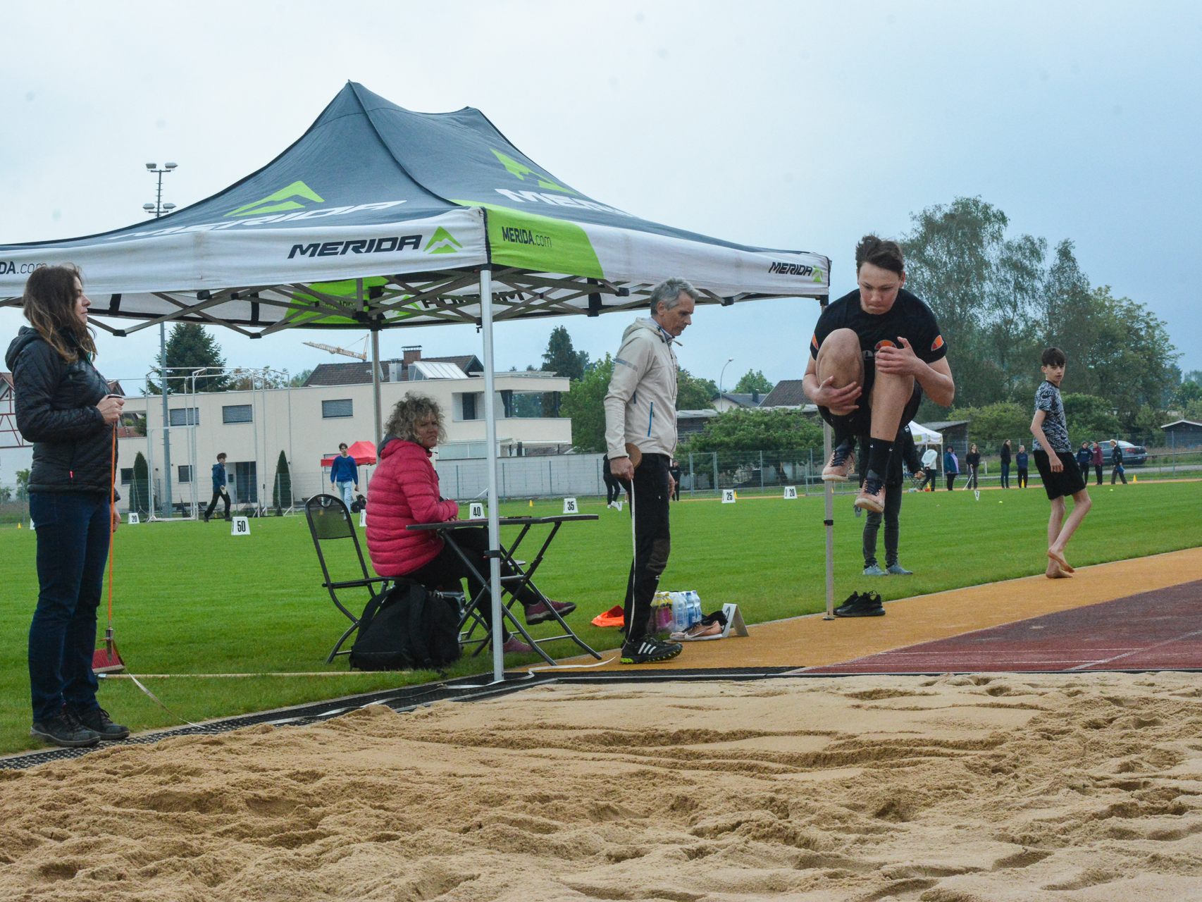 Unterstufenschüler aus dem ganzen Land traten an den Schul-Olympics der Leichtathletik gegeneinander an. Unterstufenschüler aus dem ganzen Land traten an den Schul-Olympics der Leichtathletik gegeneinander an.