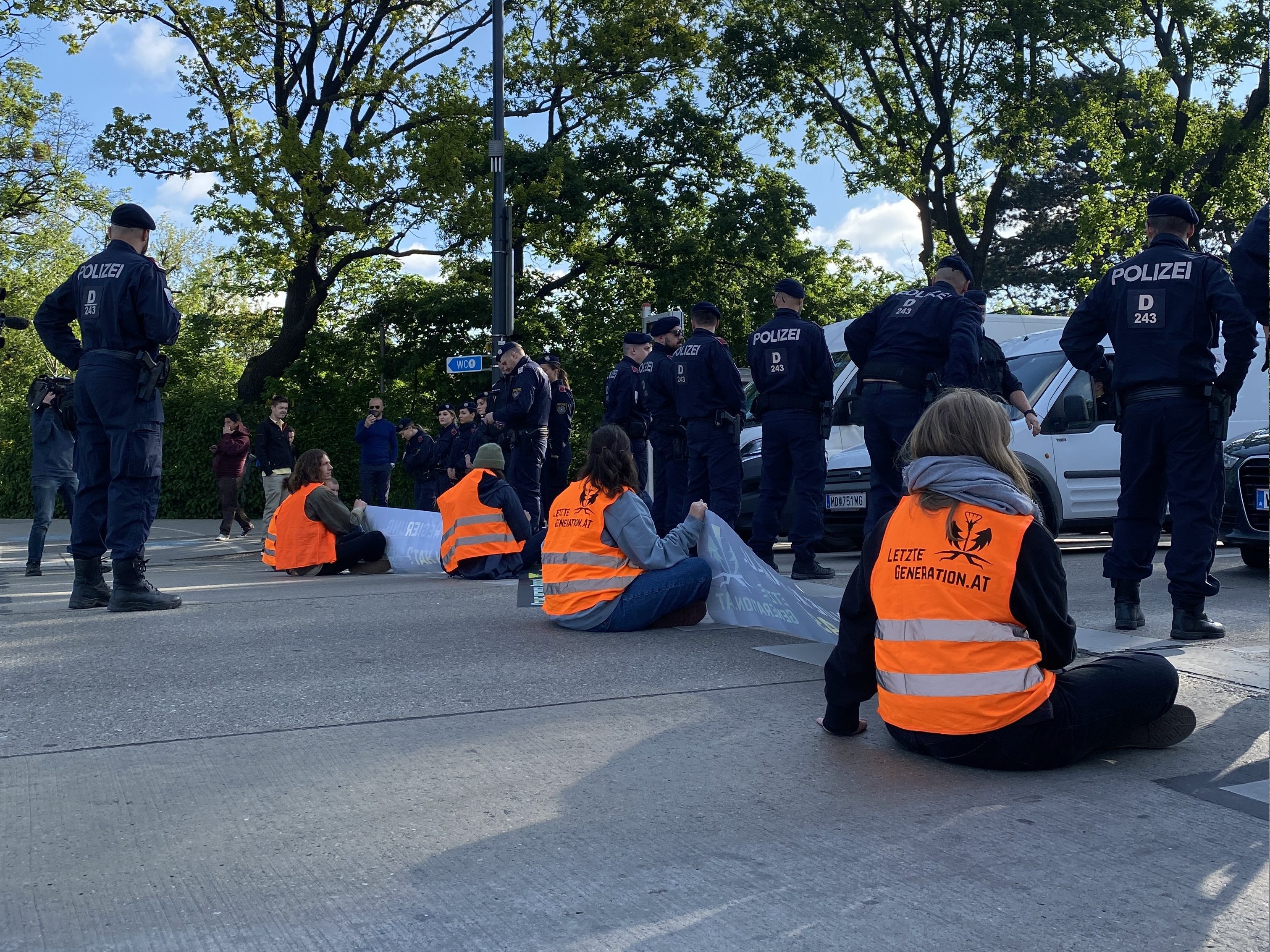 Am Montag wurde der Verkehr vor dem Wiener Schloss Schönbrunn blockiert. Am Montag wurde der Verkehr vor dem Wiener Schloss Schönbrunn blockiert.