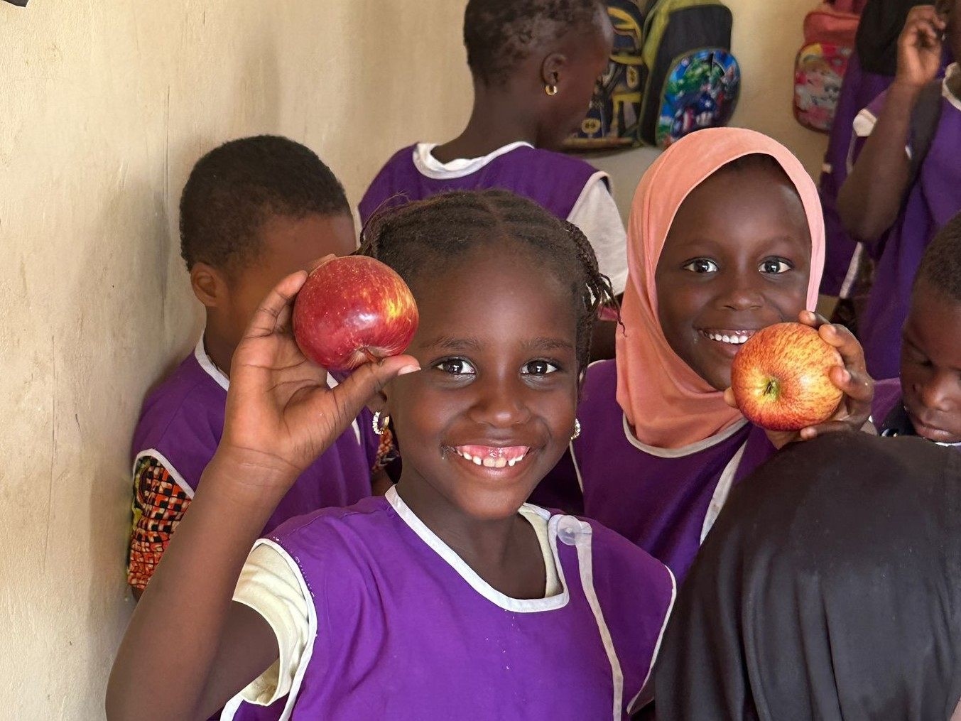 Mit dem Erlös des Flohmarkts wird eine gesunde Obstjause für die Kinder im Kindergarten MBalling ermöglicht. Mit dem Erlös des Flohmarkts wird eine gesunde Obstjause für die Kinder im Kindergarten MBalling ermöglicht.