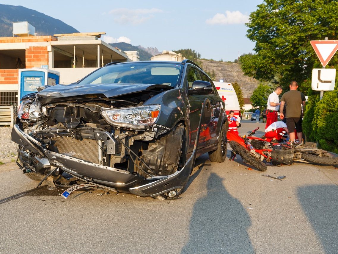 Am Samstagabend kam es zu einem schweren Verkehrsunfall in Ludesch. Am Samstagabend kam es zu einem schweren Verkehrsunfall in Ludesch.