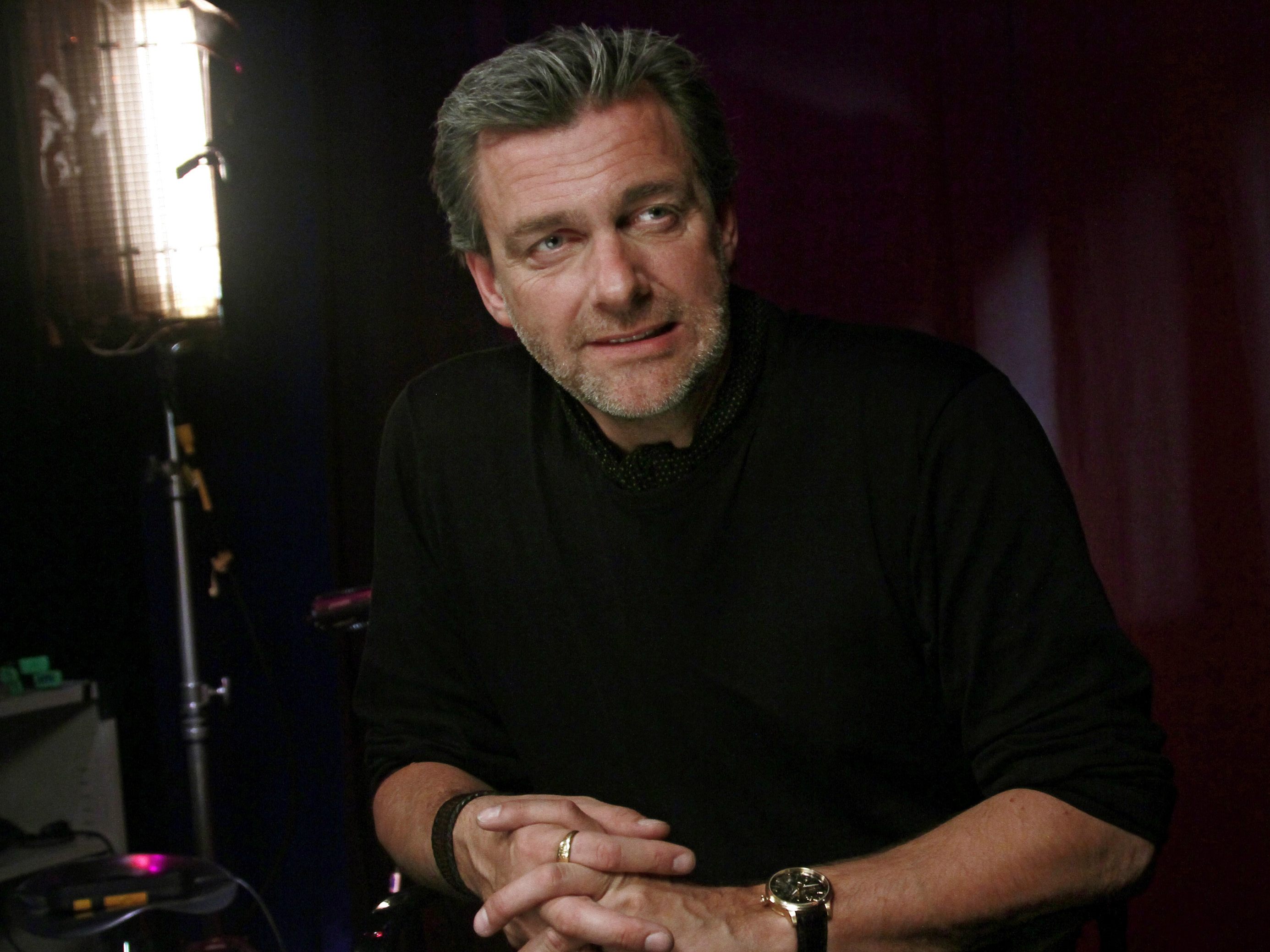 Ray Stevenson ist überraschend gestorben. Ray Stevenson ist überraschend gestorben.