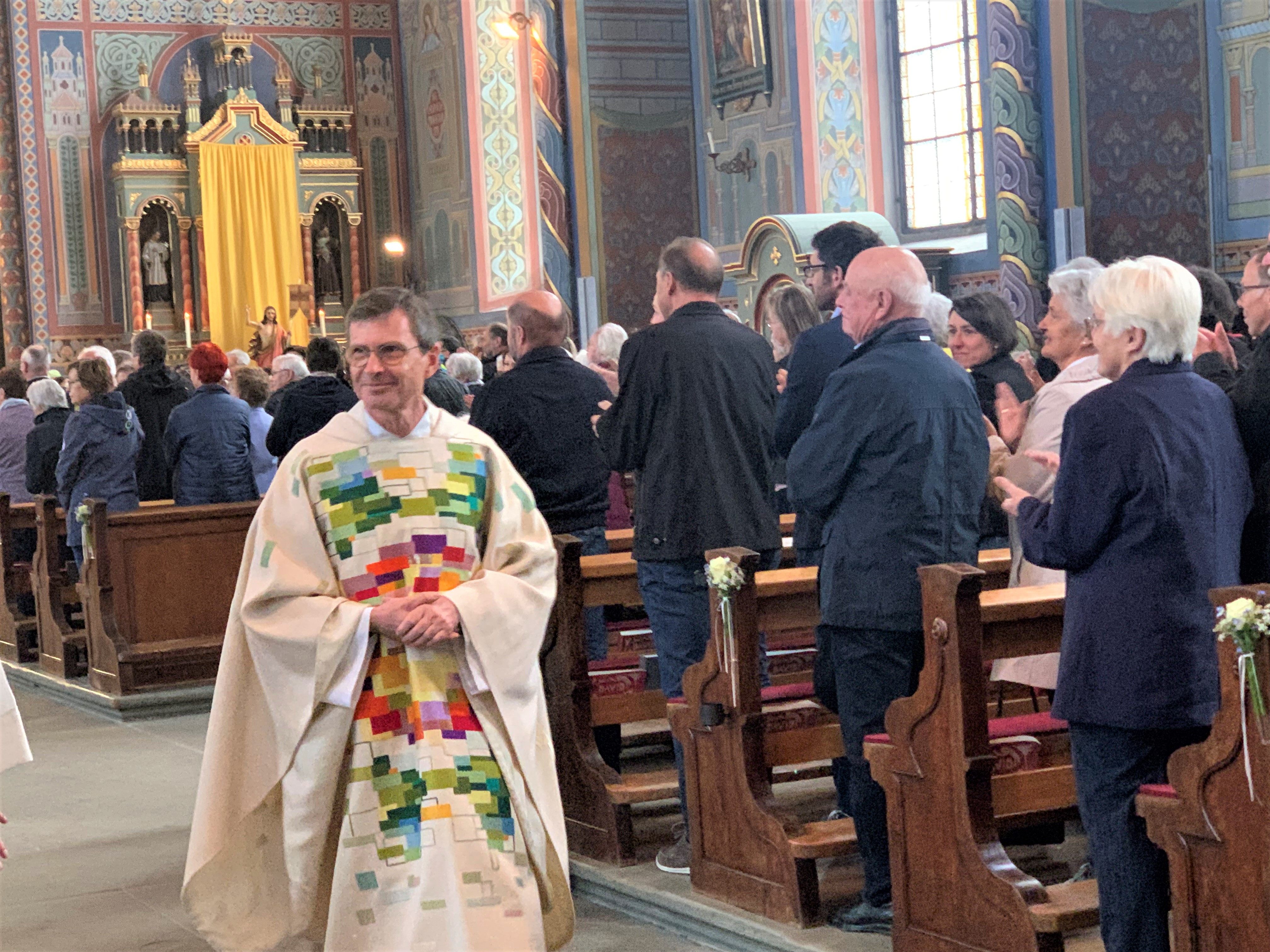 Der letzte große Einsatz in Dornbirn. Pfarrer Christian Stranz bei seiner Festmesse zum Abschied. Der letzte große Einsatz in Dornbirn. Pfarrer Christian Stranz bei seiner Festmesse zum Abschied.