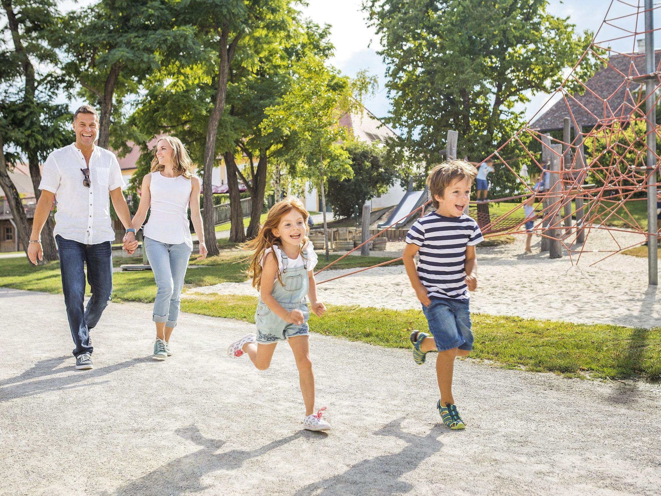 Vom 18. bis 21. Mai 2023 lädt das Schloss Hof zum Familienfest ein. Vom 18. bis 21. Mai 2023 lädt das Schloss Hof zum Familienfest ein.