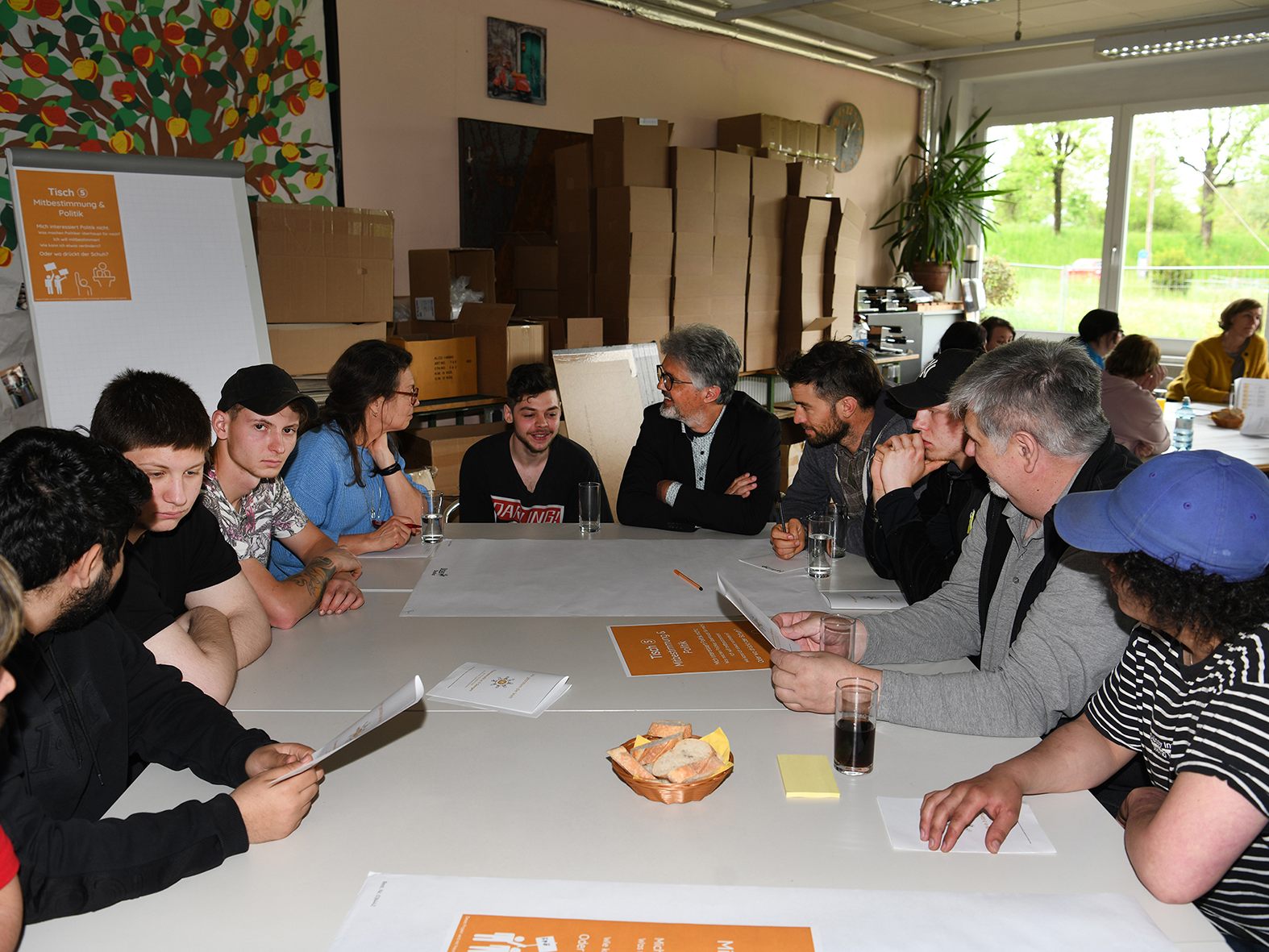 Beim ersten Themencafé der Dornbirner Jugendwerkstätten wurde angeregt diskutiert. Beim ersten Themencafé der Dornbirner Jugendwerkstätten wurde angeregt diskutiert.