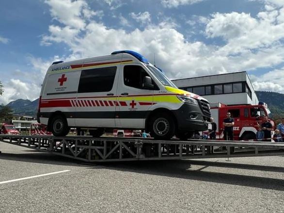 Bereits zum 23. Mal zeigten zahlreiche Blaulichtteams beim Altacher Geschicklichkeitsfahren ihr ganzes Können. Bereits zum 23. Mal zeigten zahlreiche Blaulichtteams beim Altacher Geschicklichkeitsfahren ihr ganzes Können.