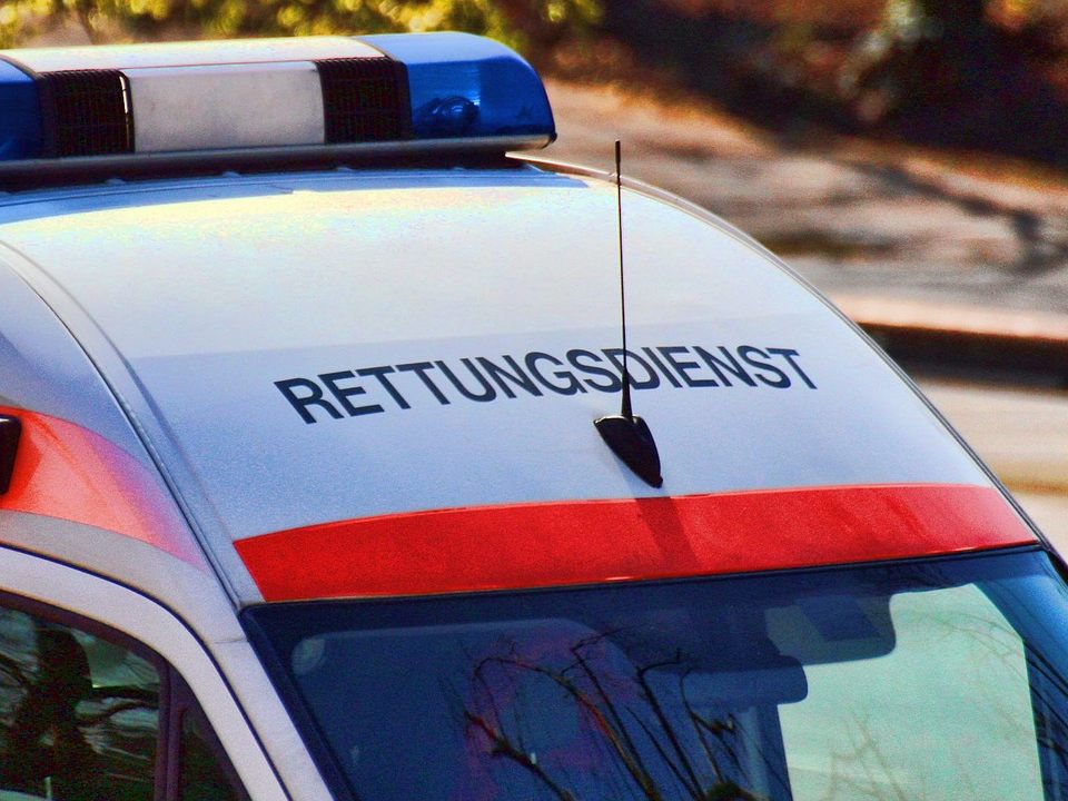 Für den Autolenker kam jede Hilfe zu spät.